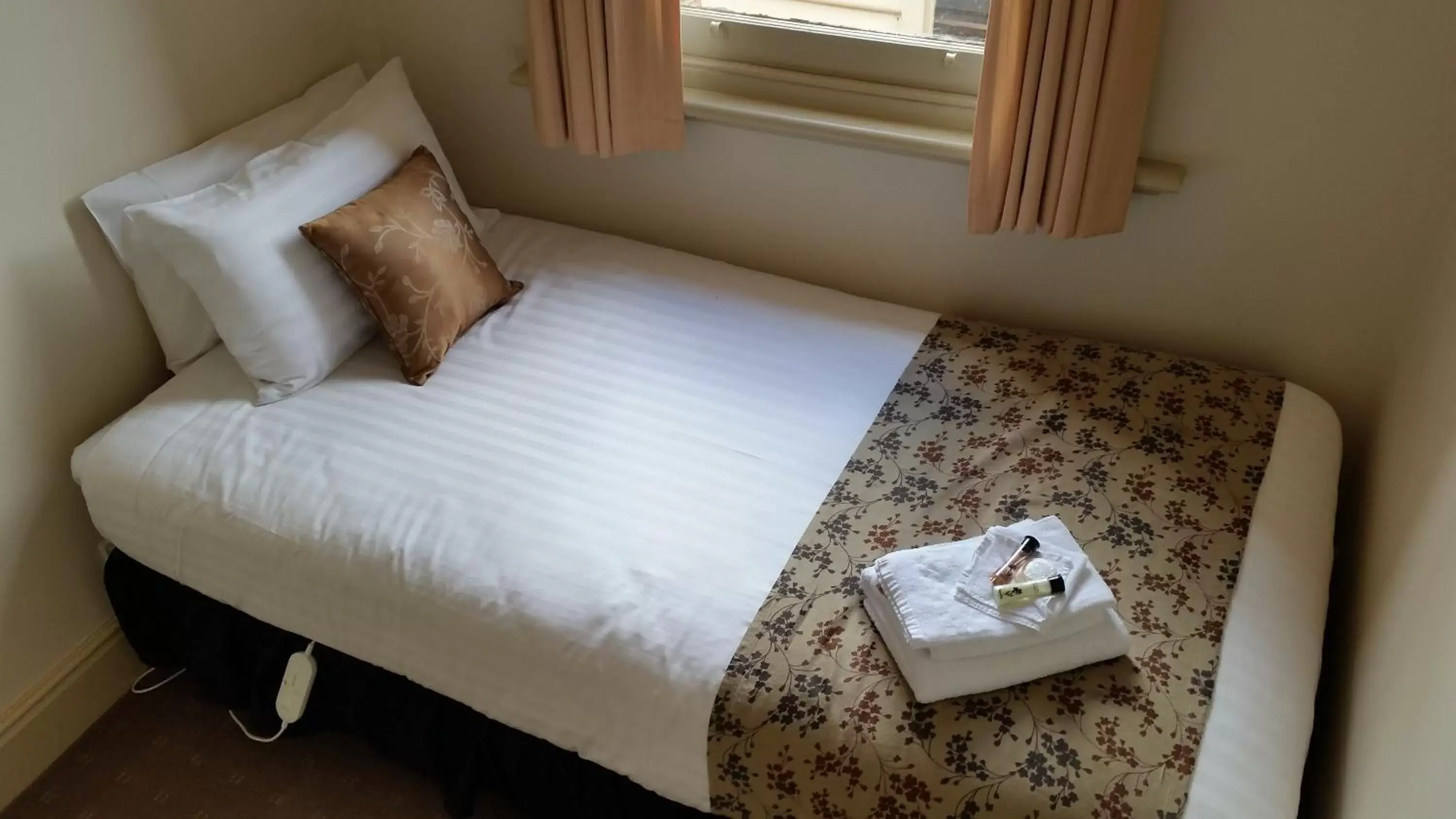 Budget Single Room in The Empire Hotel Deloraine Budget Single Room in The Empire Hotel Deloraine