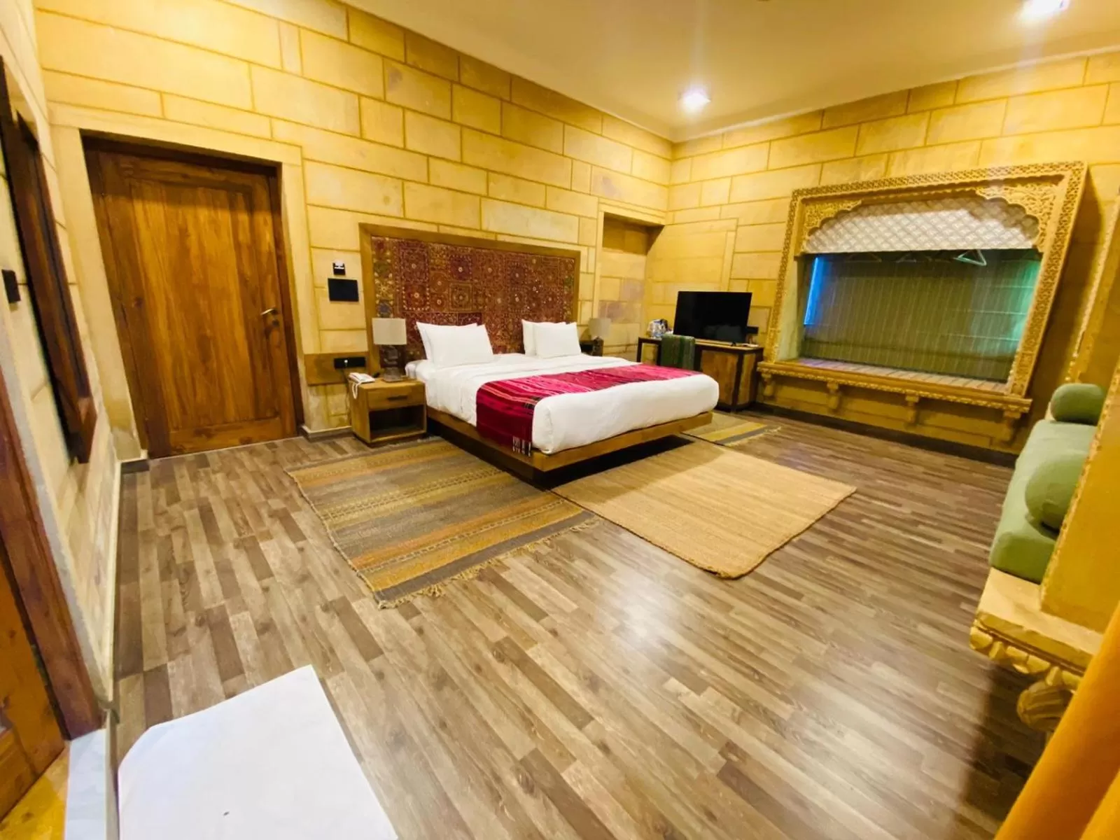 Bedroom, Bed in Hotel Grand Khalifa