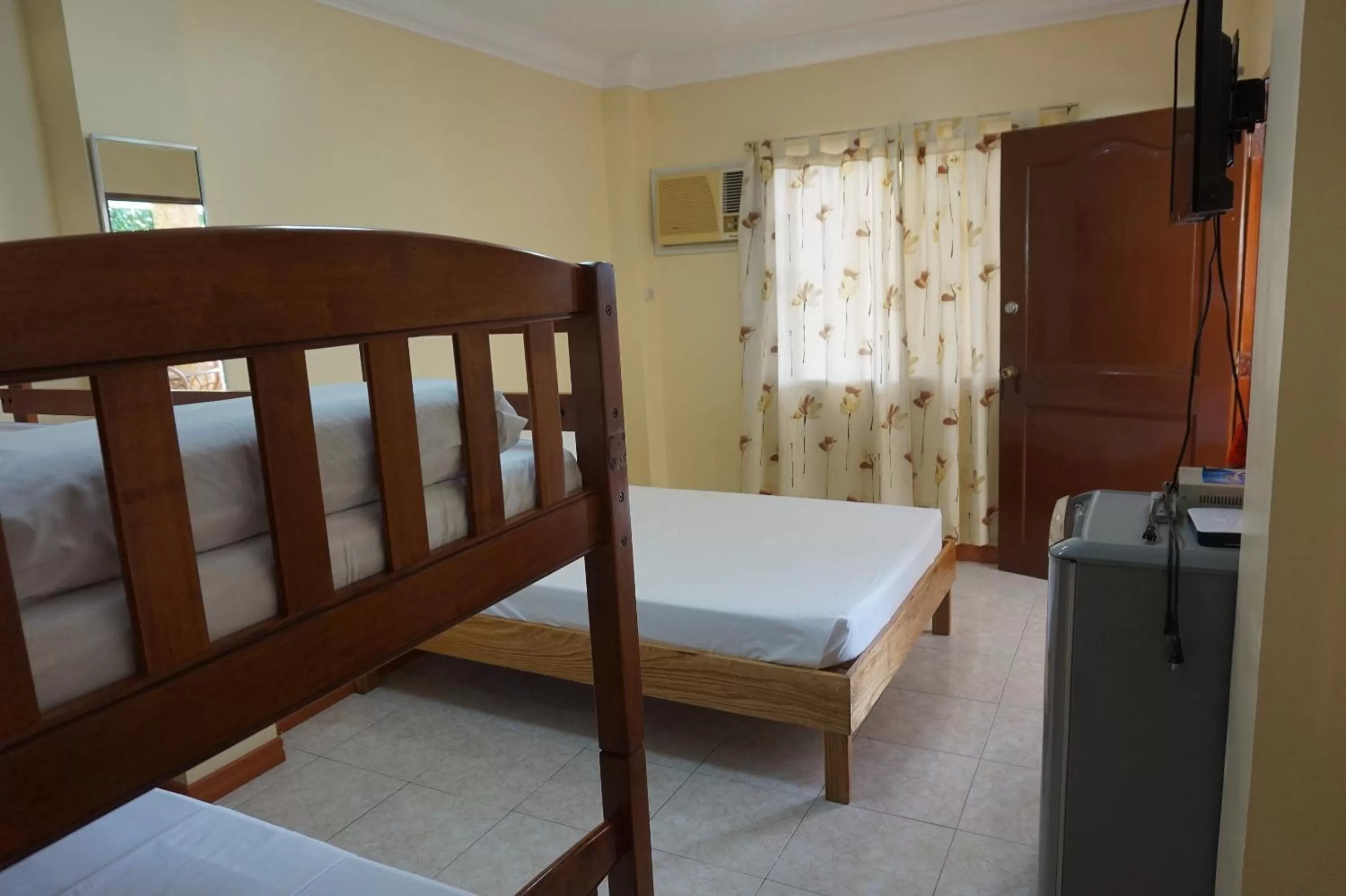 Photo of the whole room, Bed in Wellbeach Dive Resort