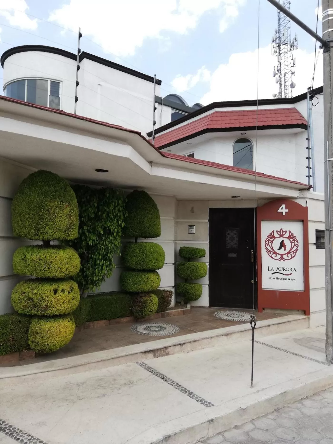 Facade/entrance in La Aurora Hotel Like Home