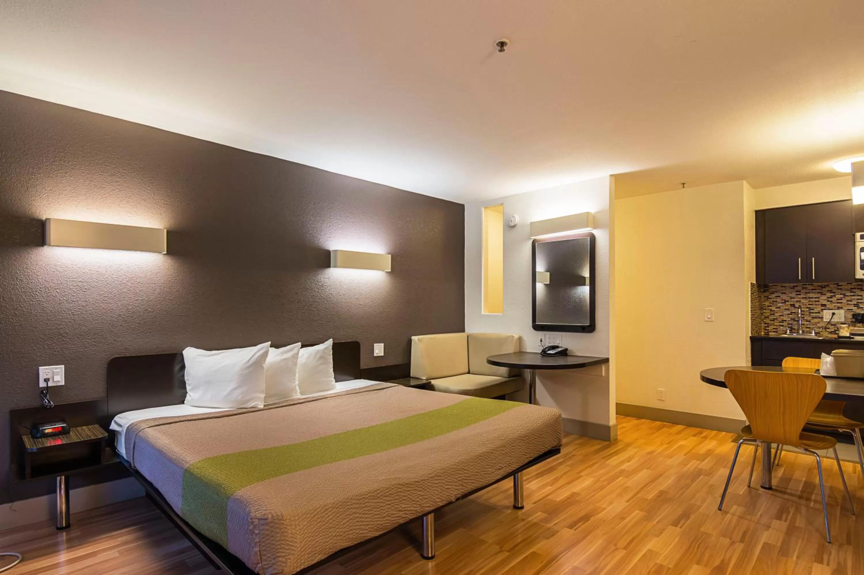 Photo of the whole room, Bed in Studio 6-Concord, CA