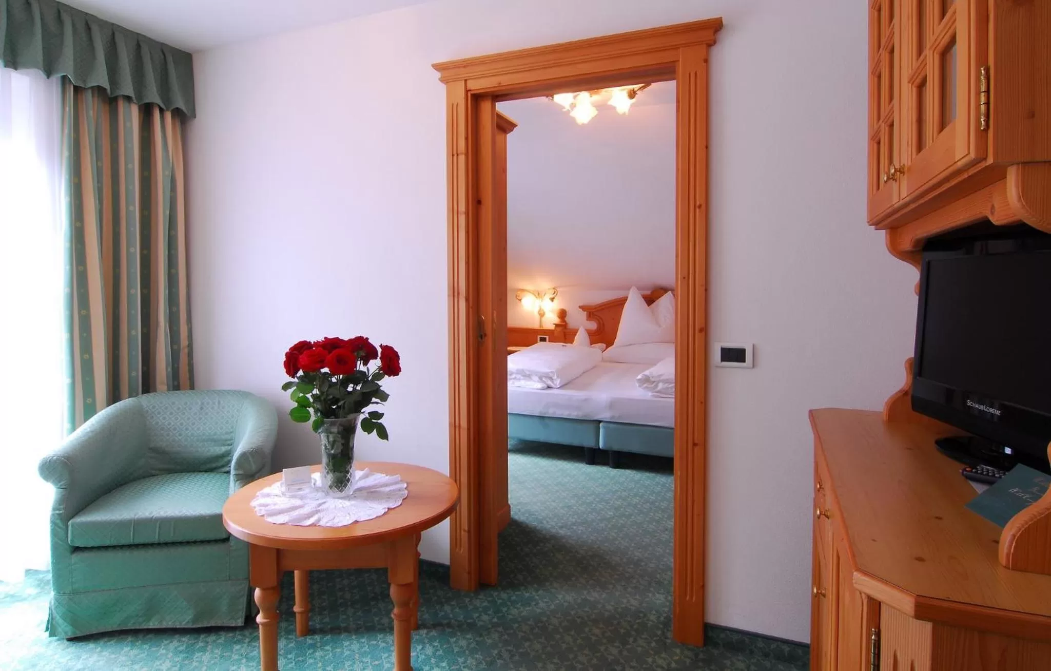 Photo of the whole room, Bed in Santeshotel