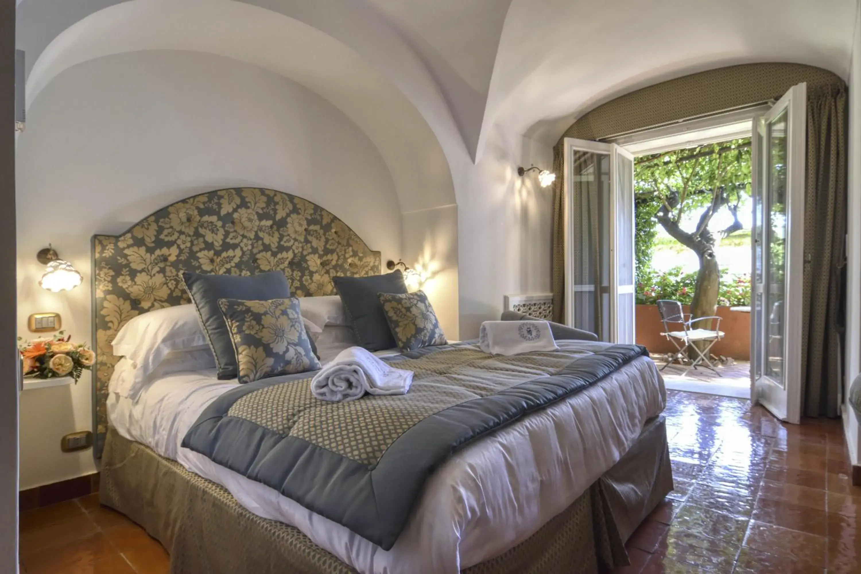 Double Room with Patio in Palazzo Confalone Double Room with Patio in Palazzo Confalone