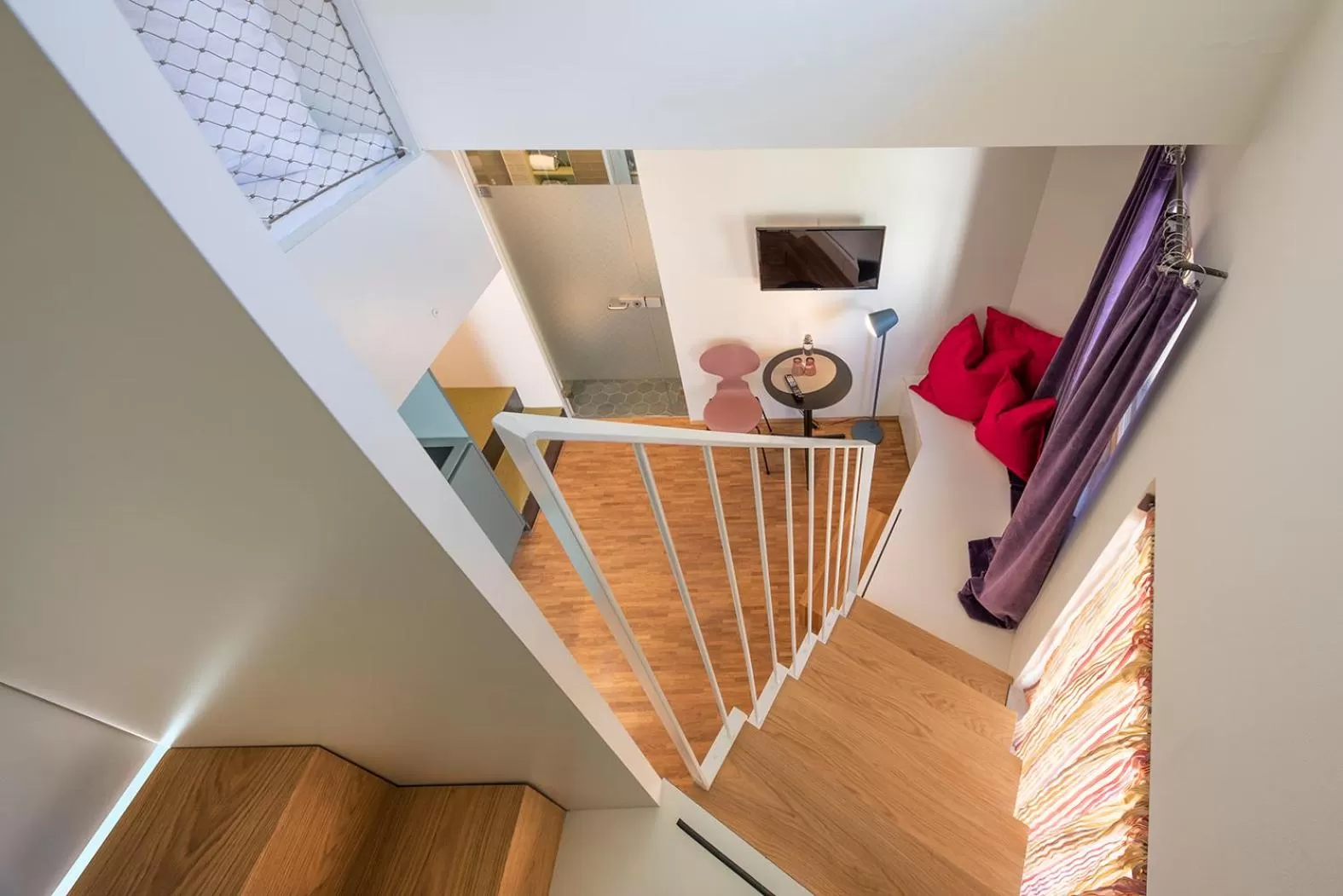 Photo of the whole room, Bed in pradl elf my- apartment