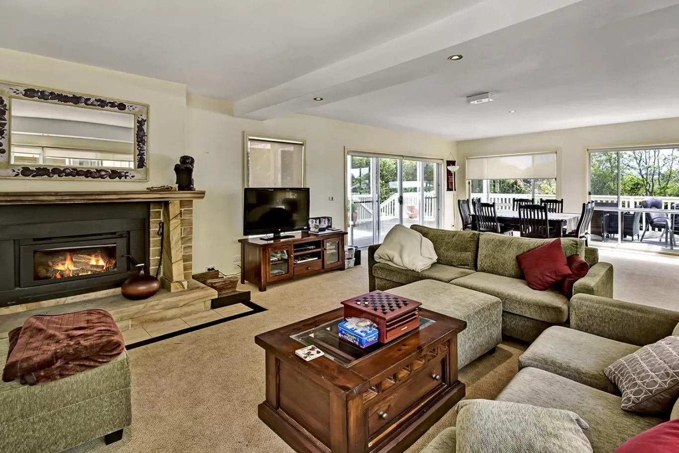 Communal lounge/ TV room in Bundanoon Lodge