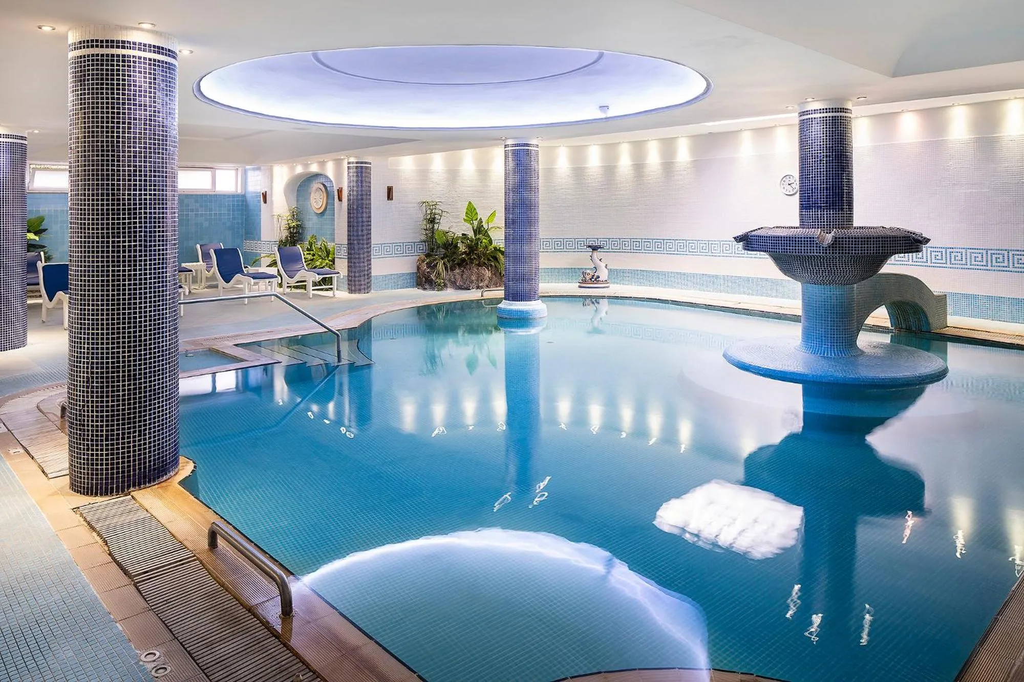 Swimming pool in Hotel Continental Ischia