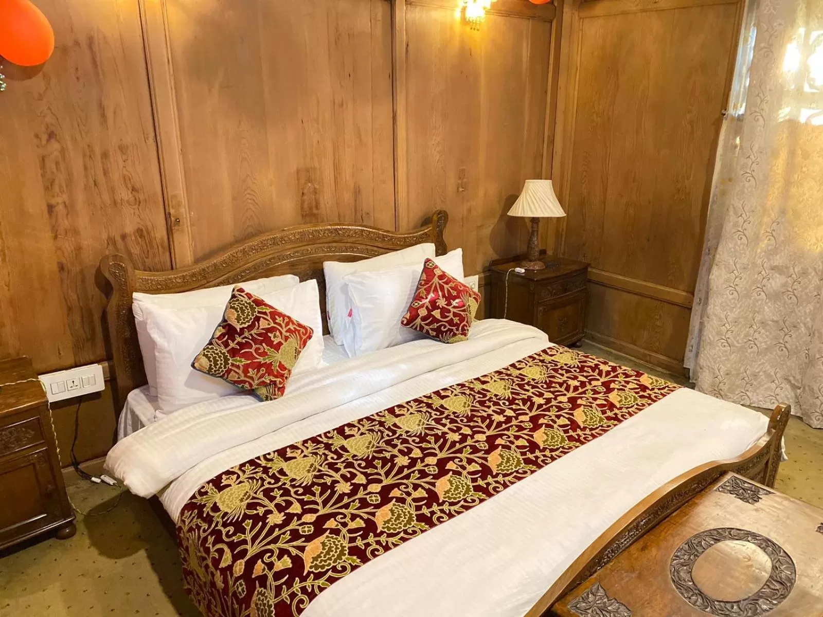 Bed in Nazneen Group Of Houseboats