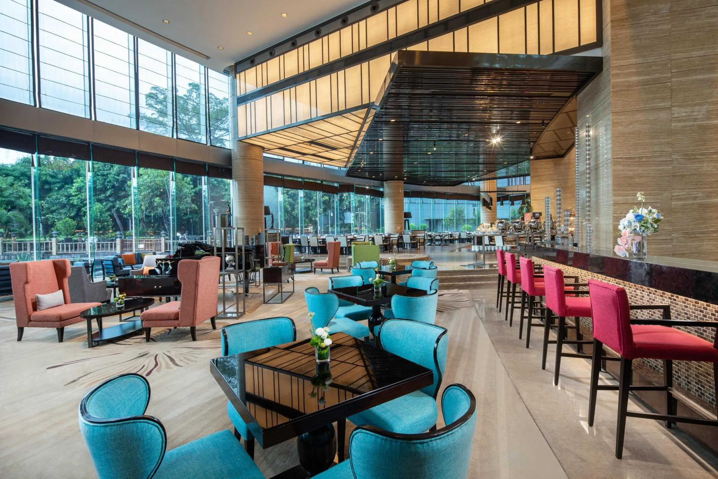 Lounge or bar in Crowne Plaza Huizhou by IHG