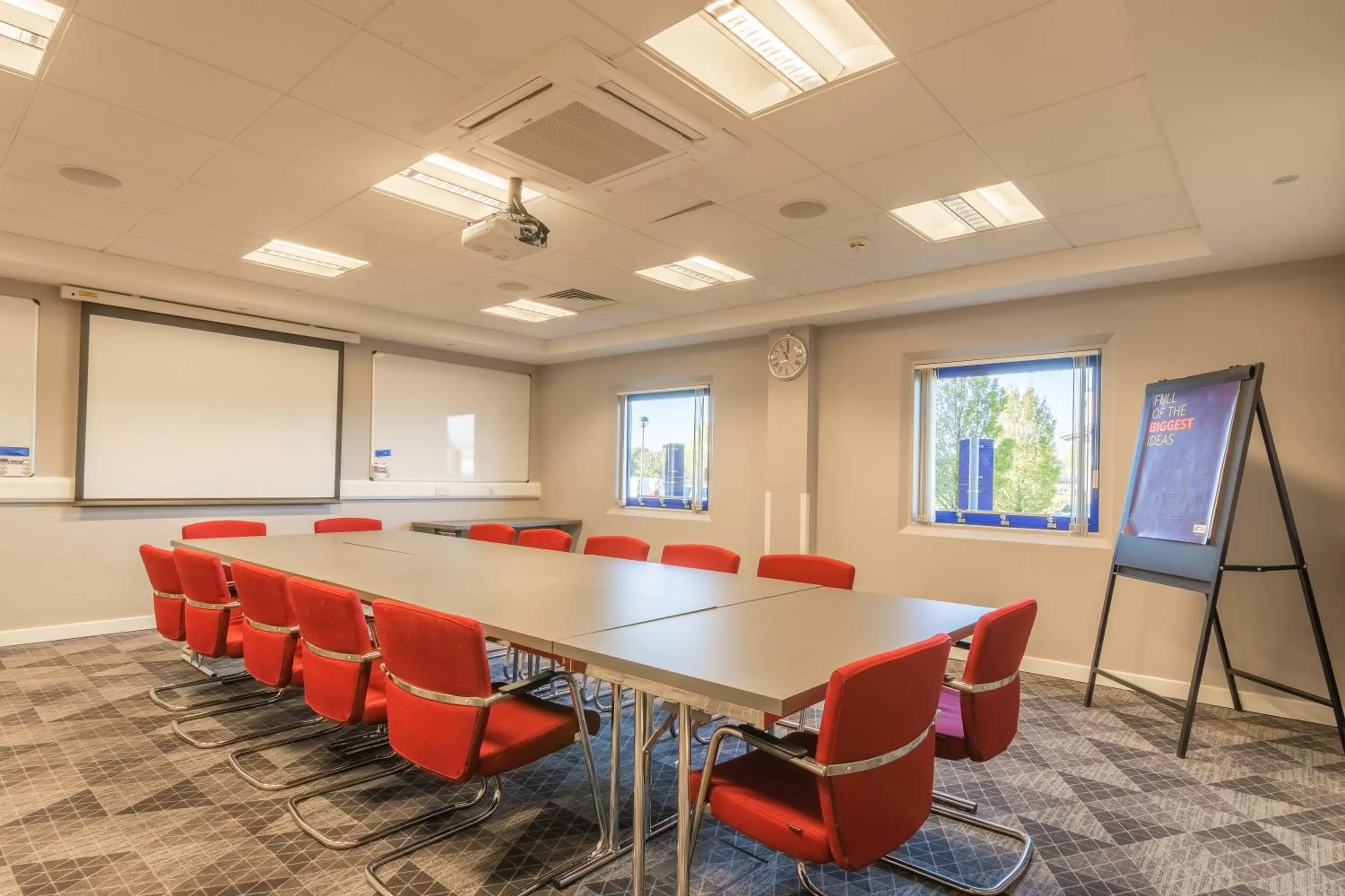 Meeting/conference room in Holiday Inn Express Kettering by IHG