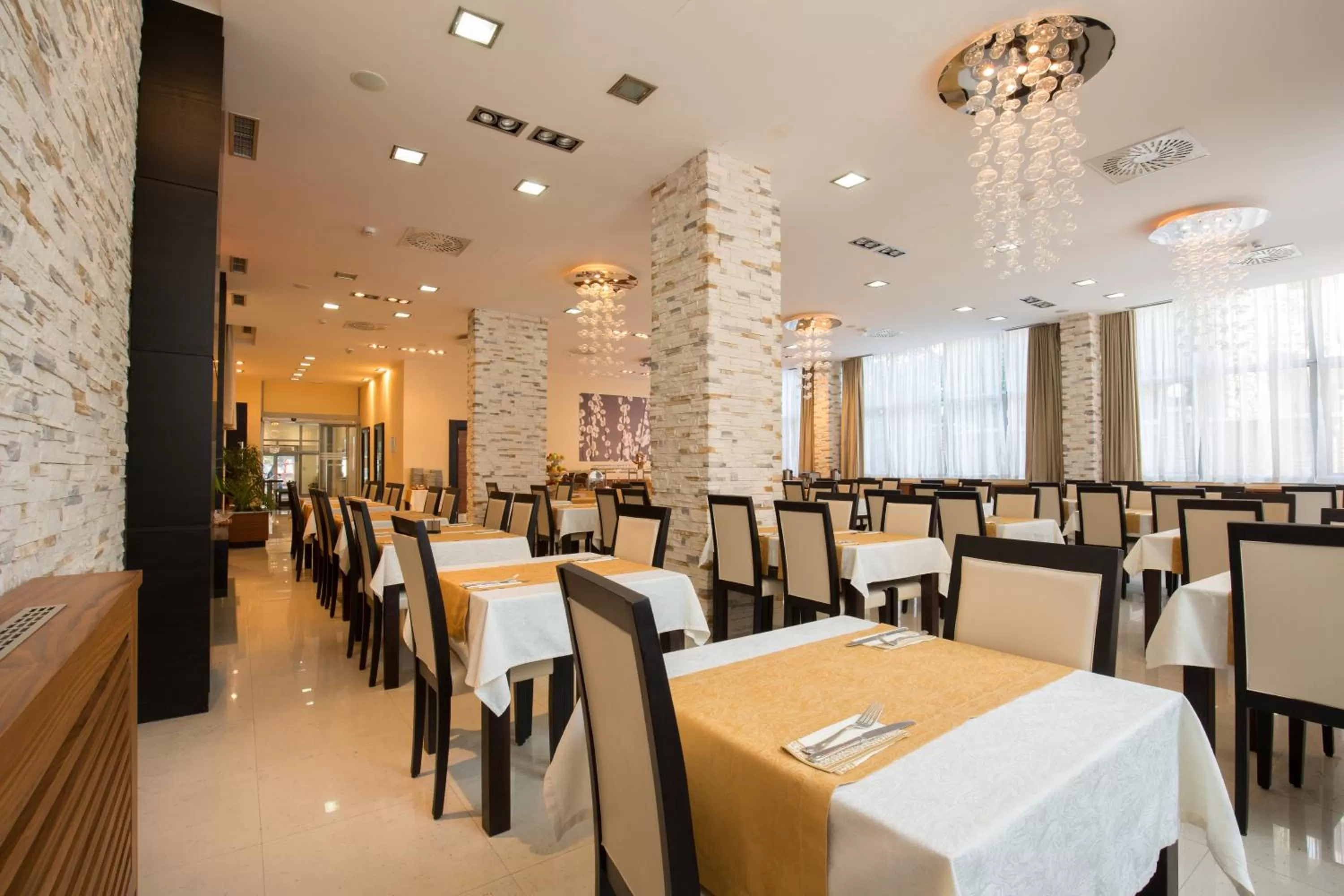 Restaurant/places to eat in Garni Hotel Nevski