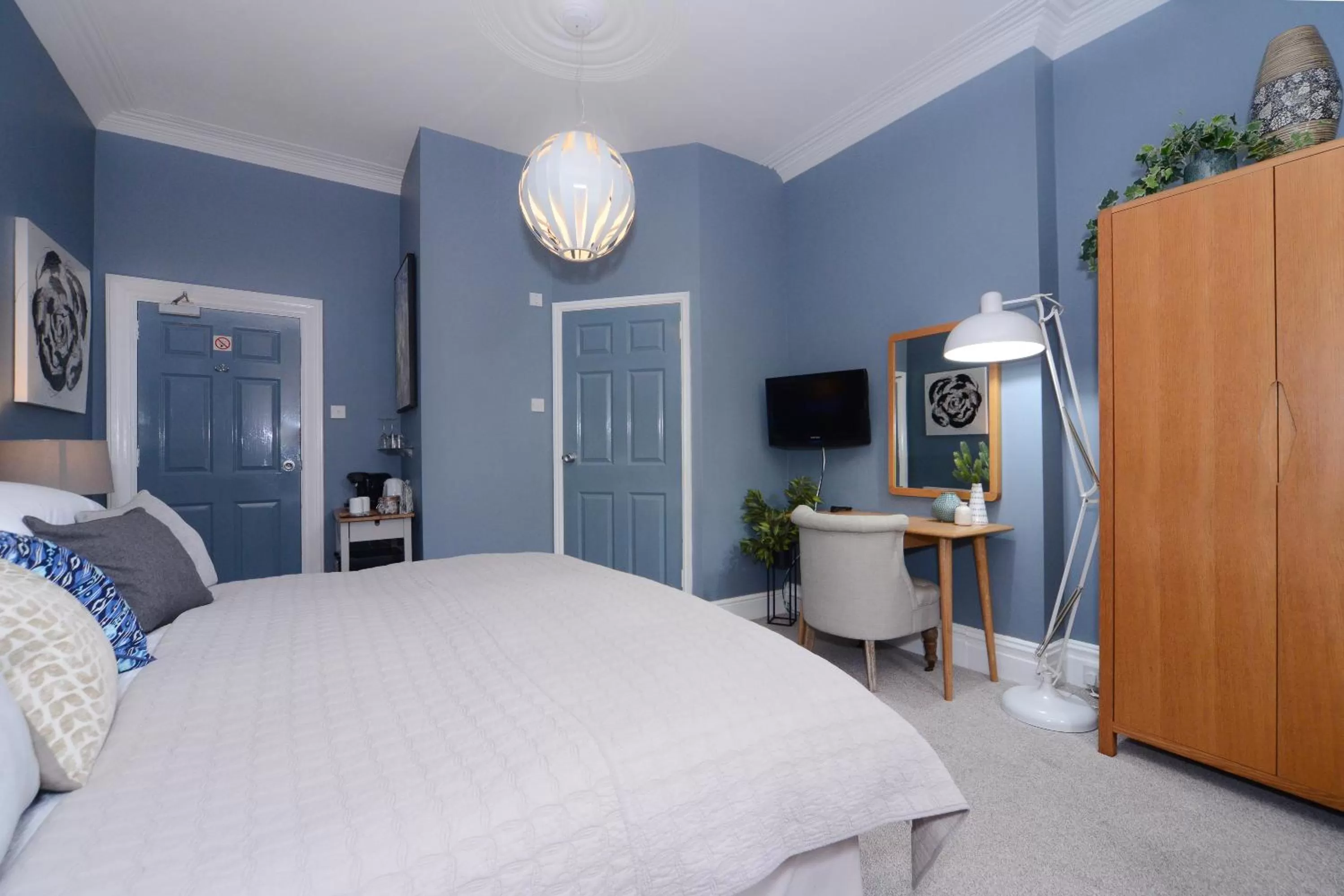 Photo of the whole room, Bed in Mory House