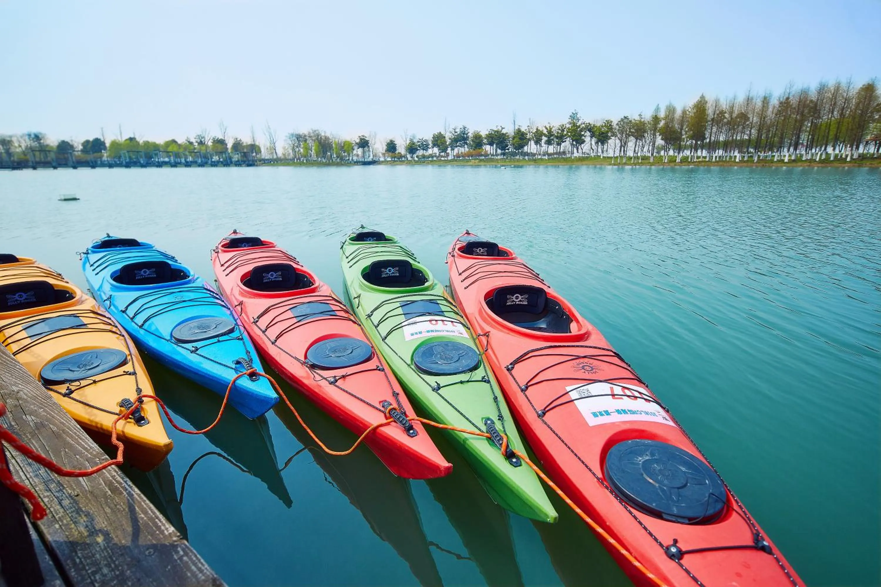 Canoeing in Fairmont Yangcheng Lake