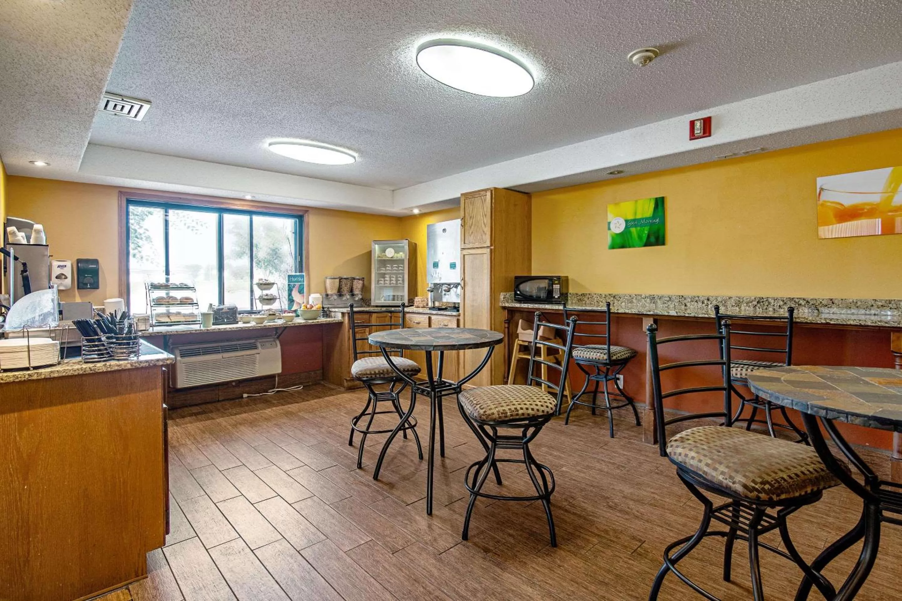 Restaurant/places to eat in Quality Inn Aberdeen