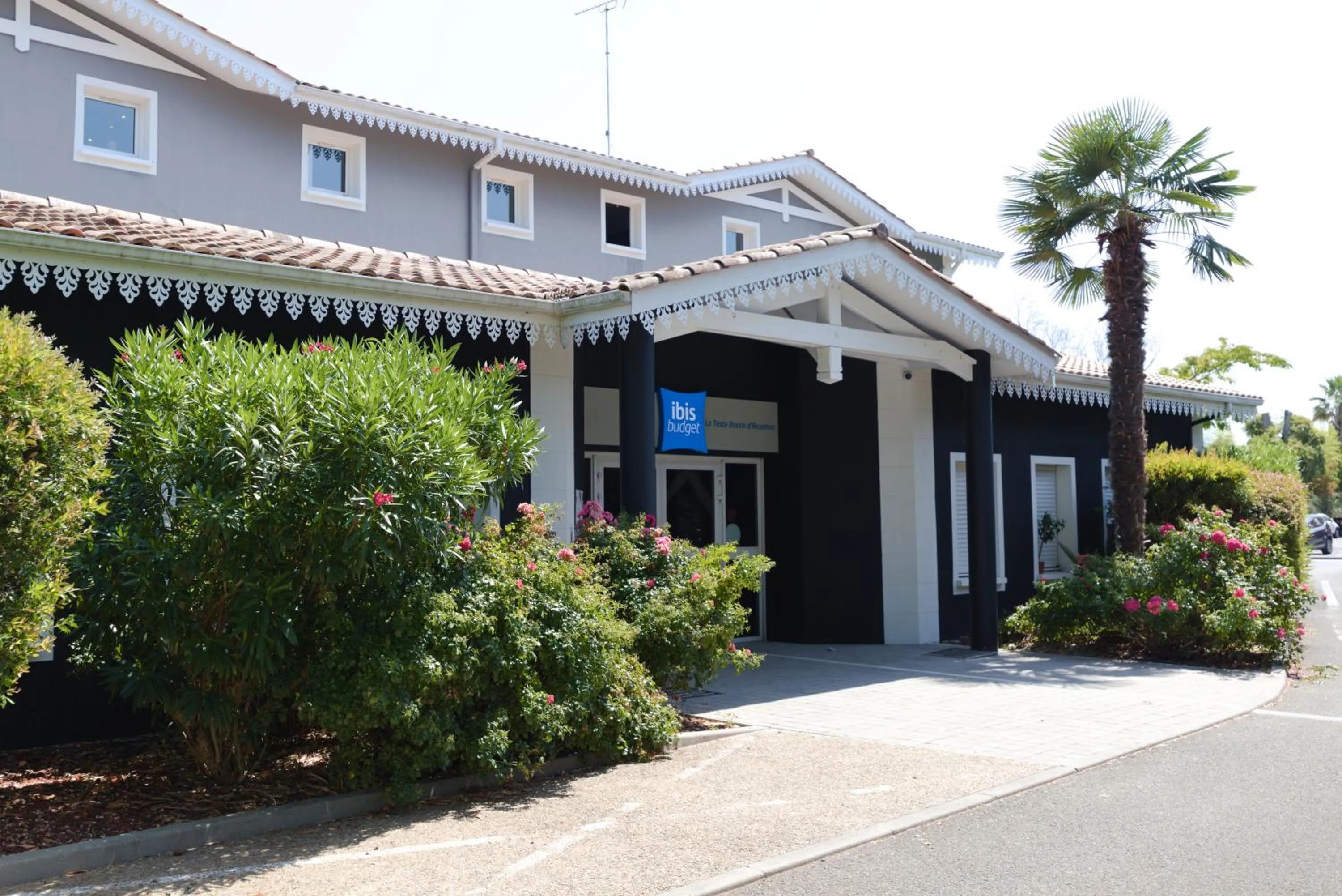 Property building in ibis Budget La Teste Bassin d'Arcachon