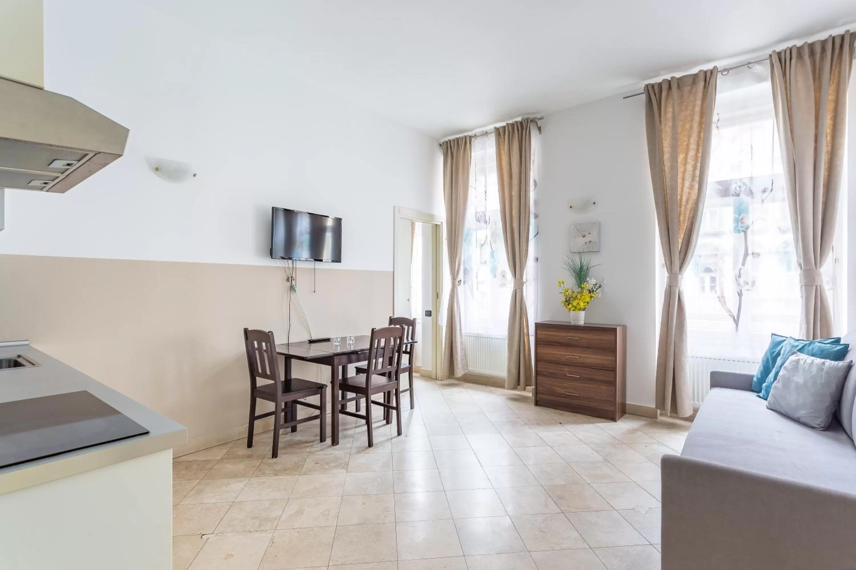 Kitchen or kitchenette, Dining Area in Legerova 33 Apartments