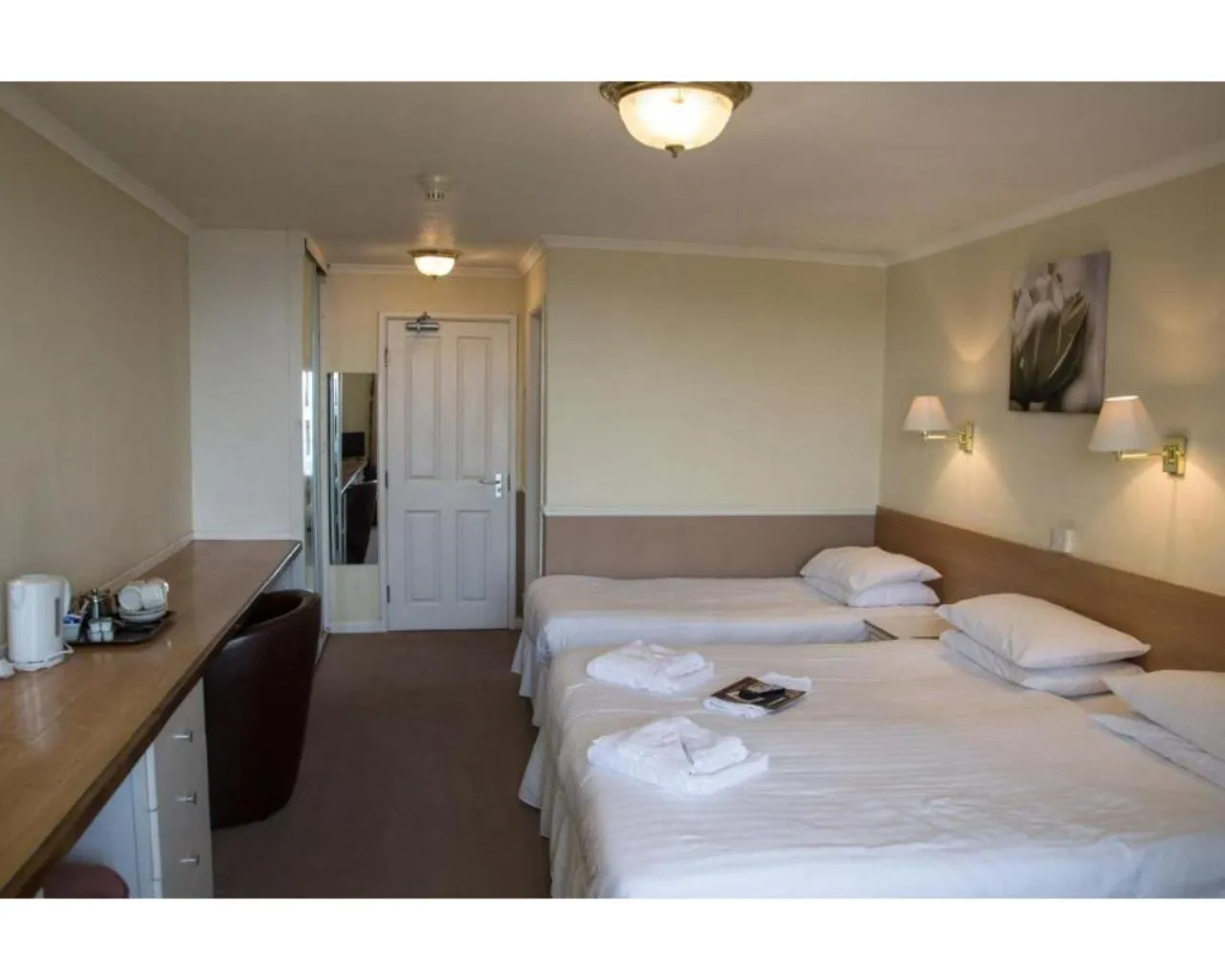 Bedroom, Bed in Diamond Hotel