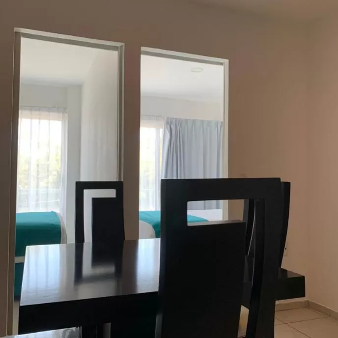 Dining area in Container Inn Hotel Aeropuerto