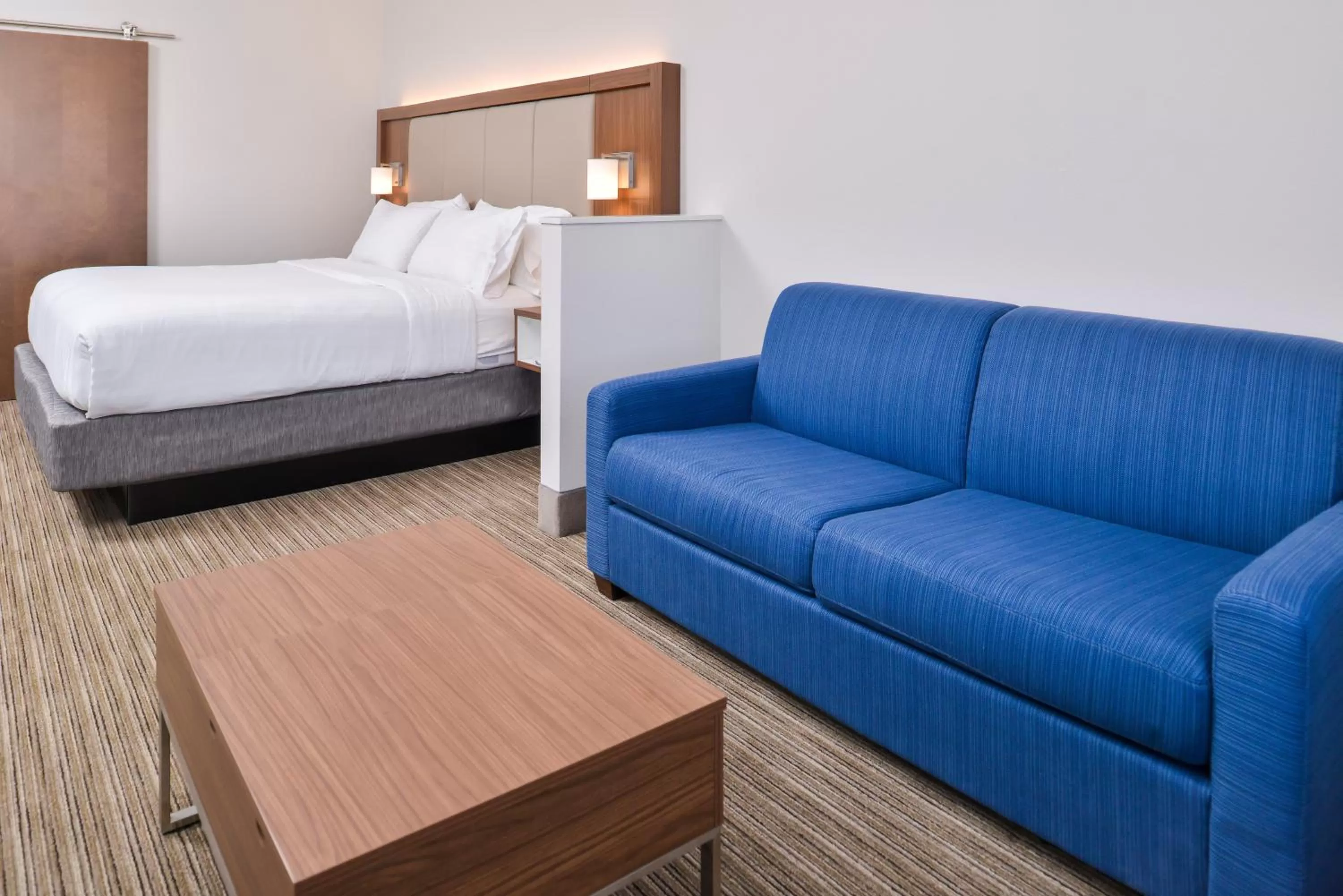 Bedroom, Bed in Holiday Inn Express & Suites - Van Horn by IHG