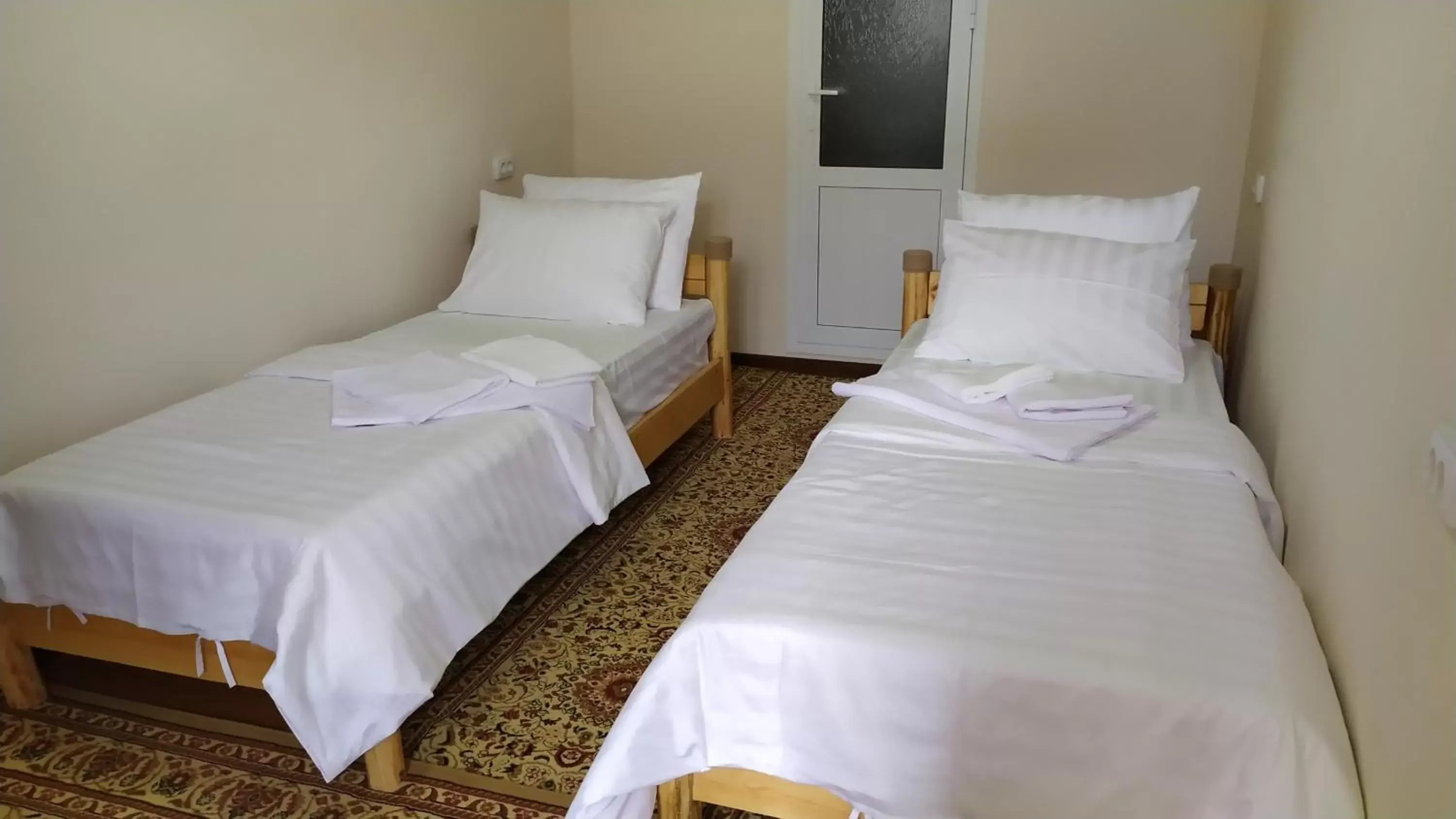 Twin Room with Balcony in Alisher B&B Chorbog' Twin Room with Balcony in Alisher B&B Chorbog'