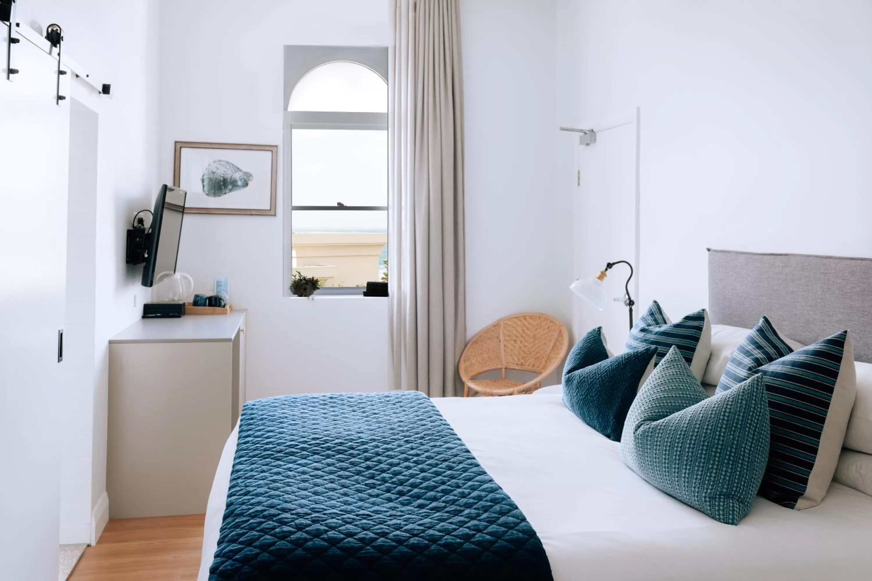 Bed in The Clovelly Hotel