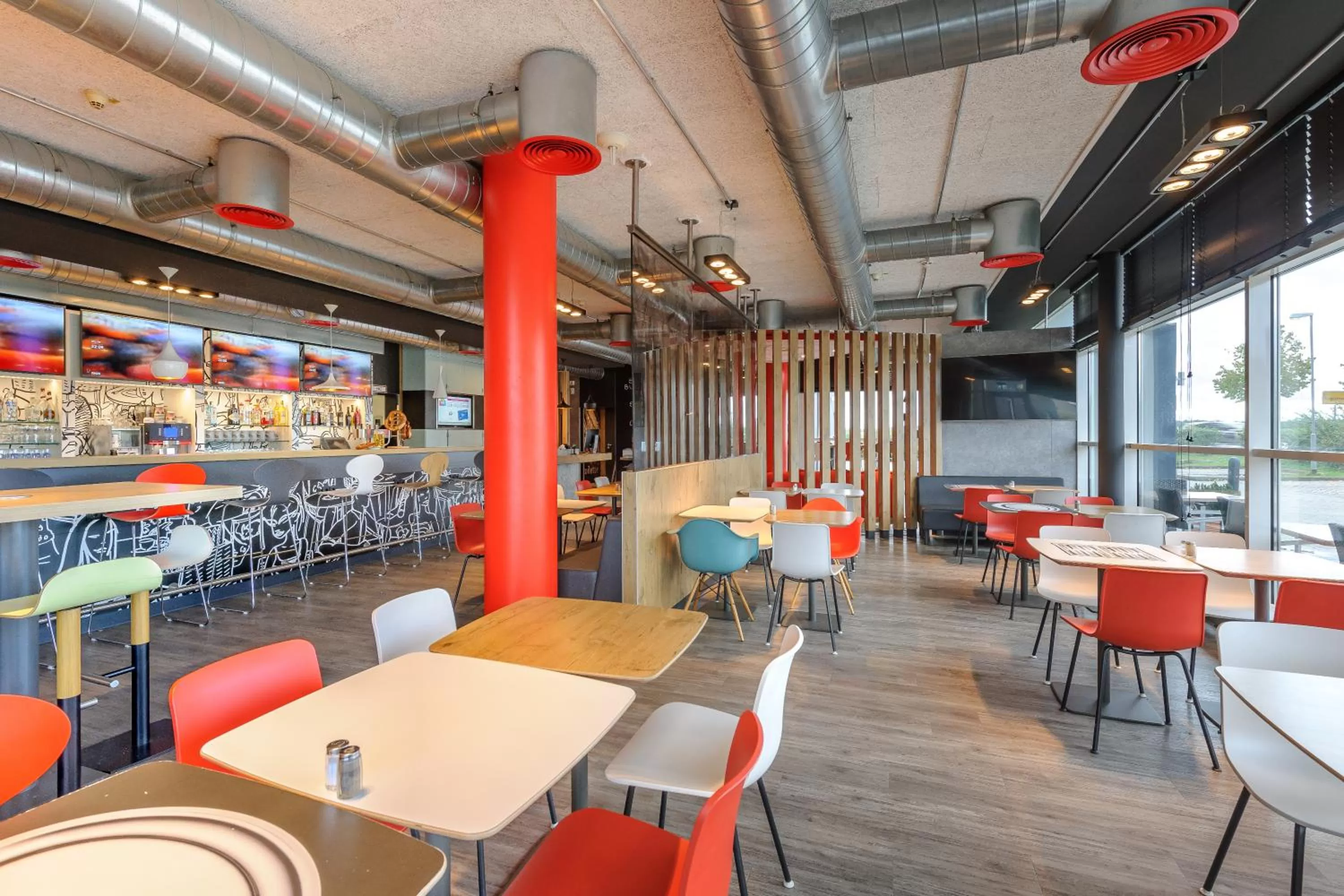 Restaurant/places to eat in ibis Hotel München Messe