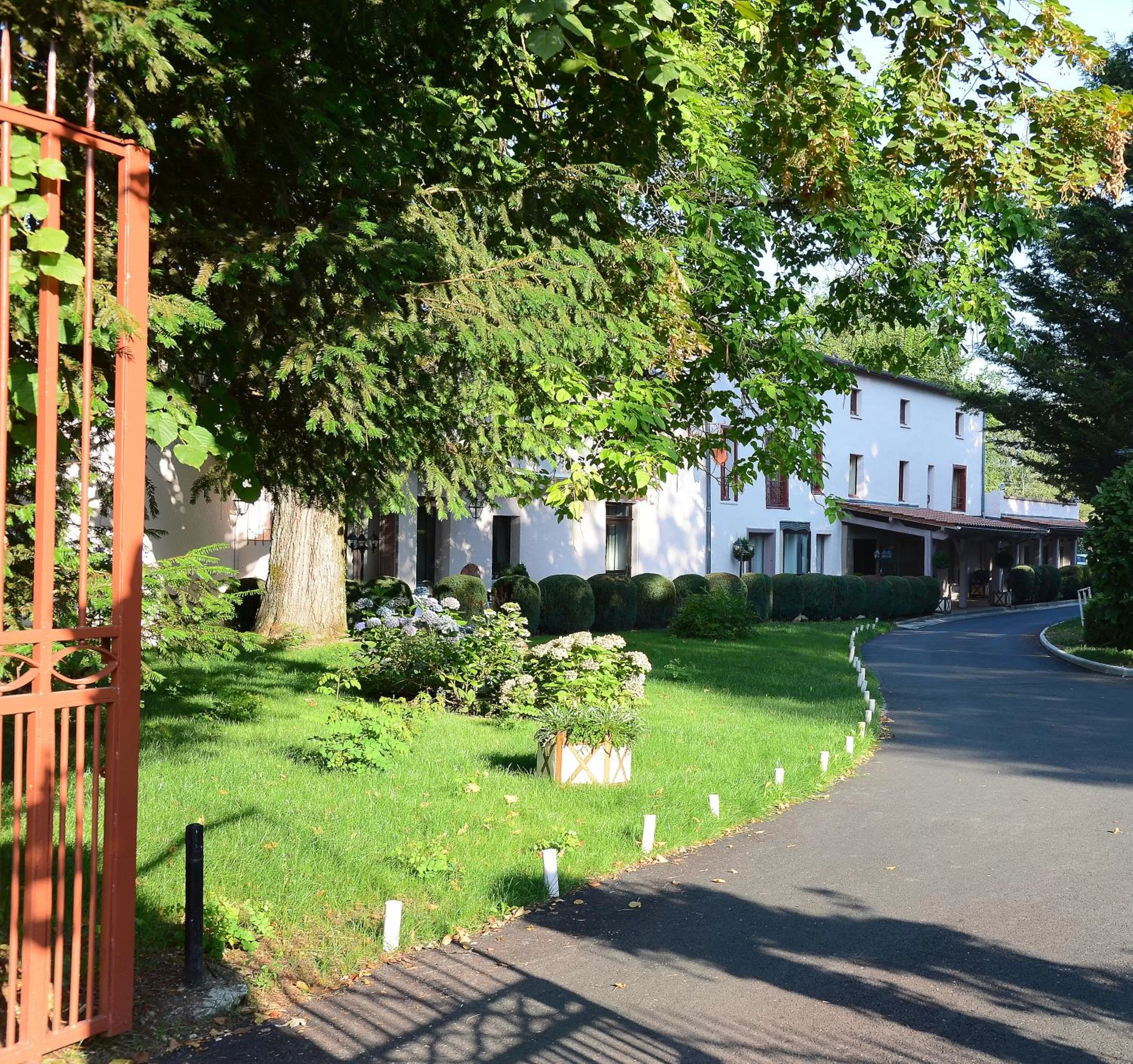 Patio in Clos St Eloi, The Originals Relais (Relais du Silence)