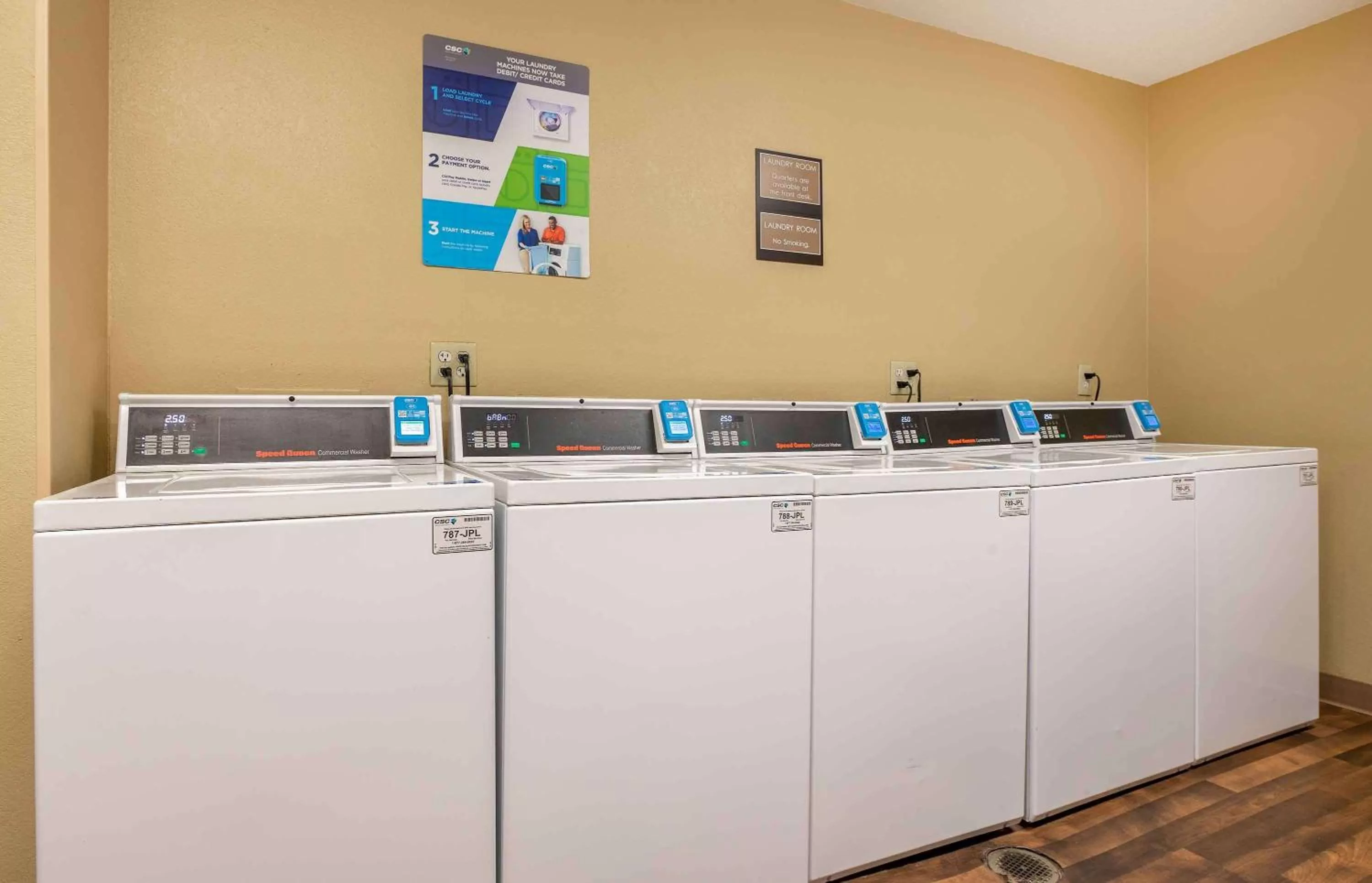 Property building in Extended Stay America Suites - Cincinnati - Blue Ash - Kenwood Road