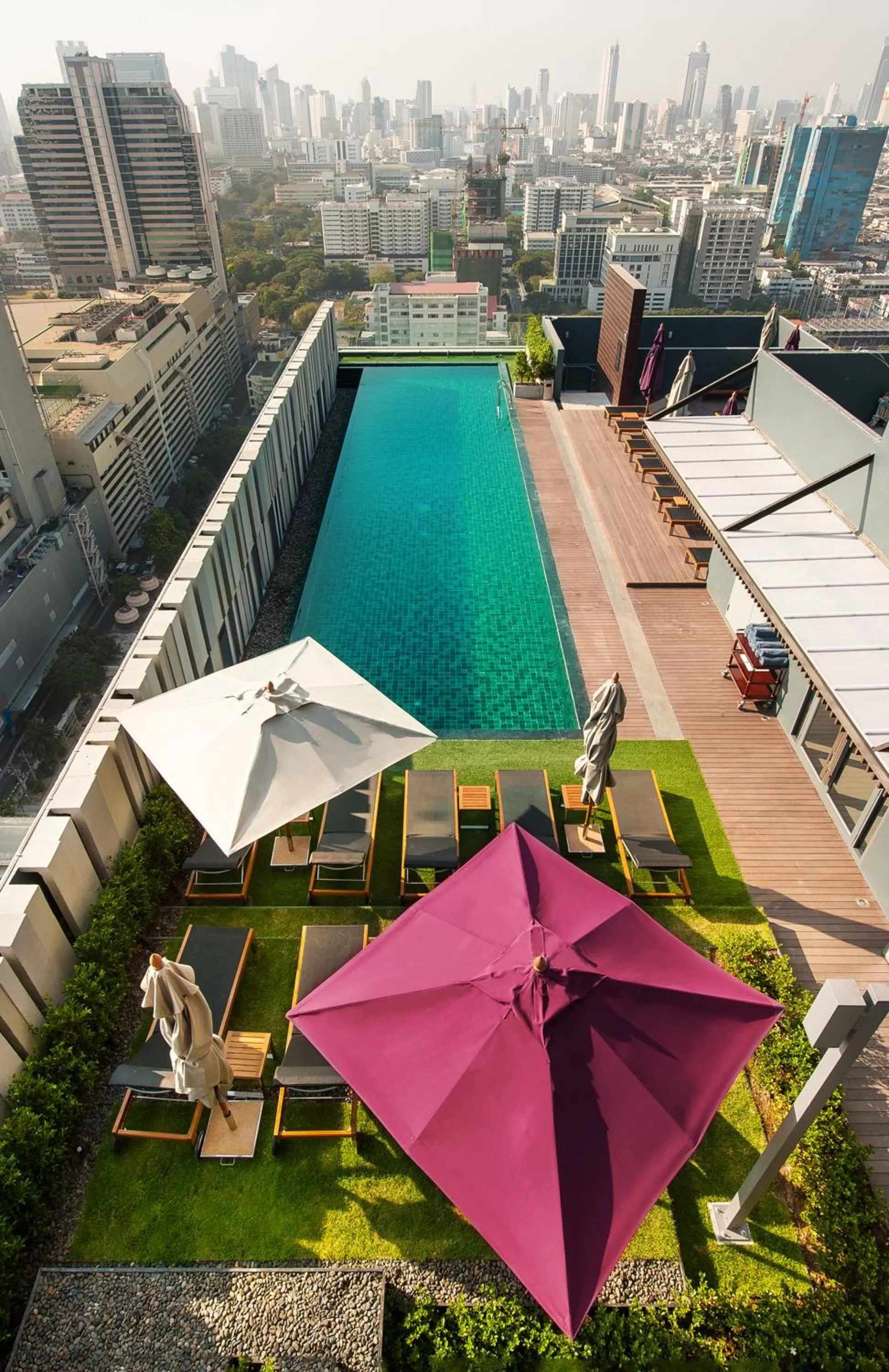 Swimming pool in Mercure Bangkok Siam