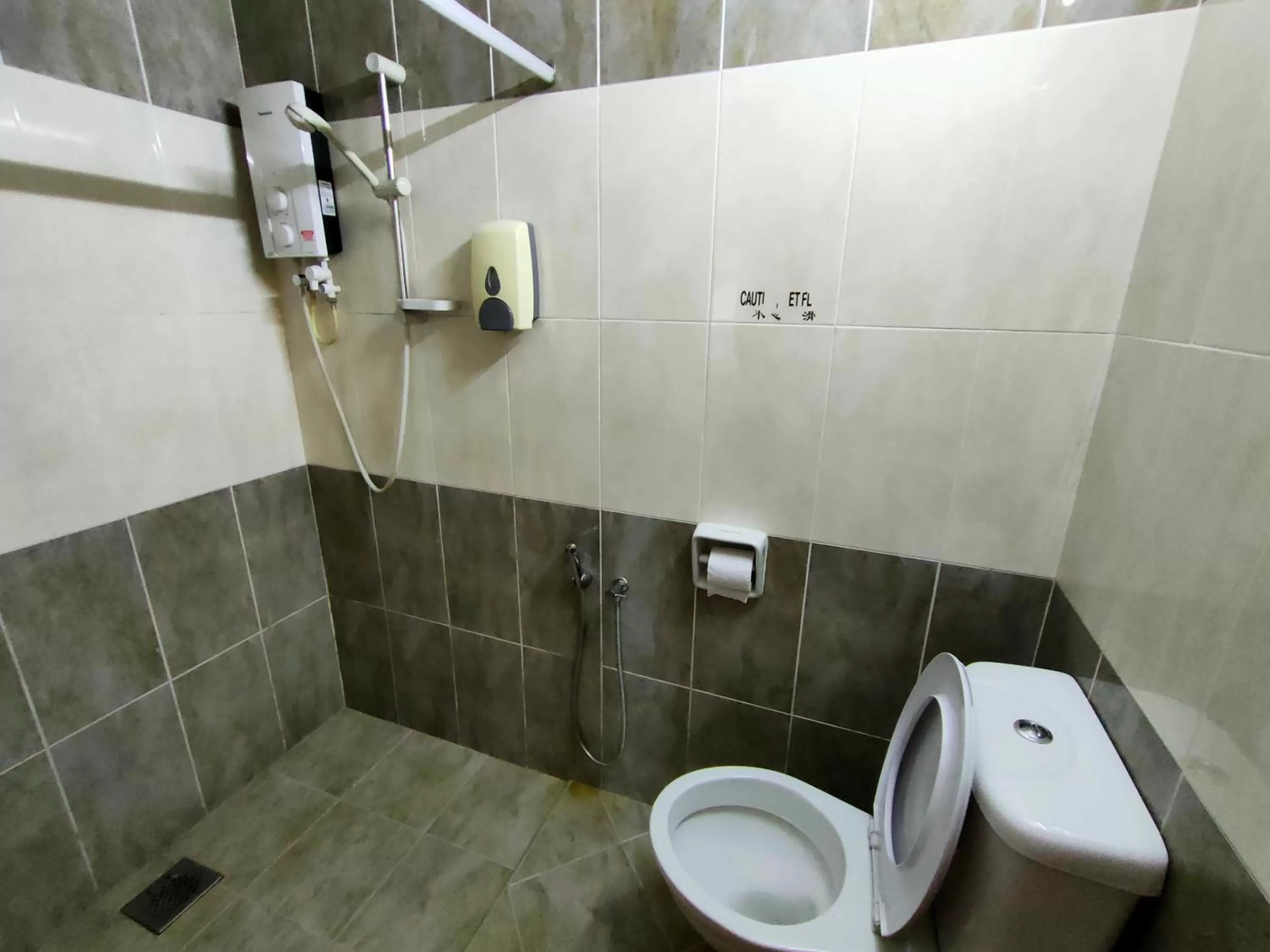 Bathroom in Cozzy Motel Malacca