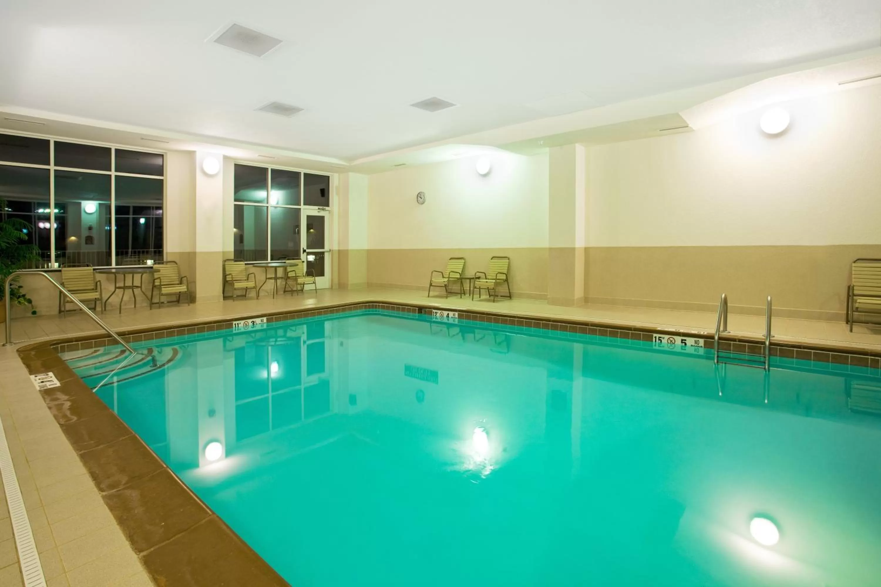 Swimming pool in Holiday Inn Battle Creek by IHG
