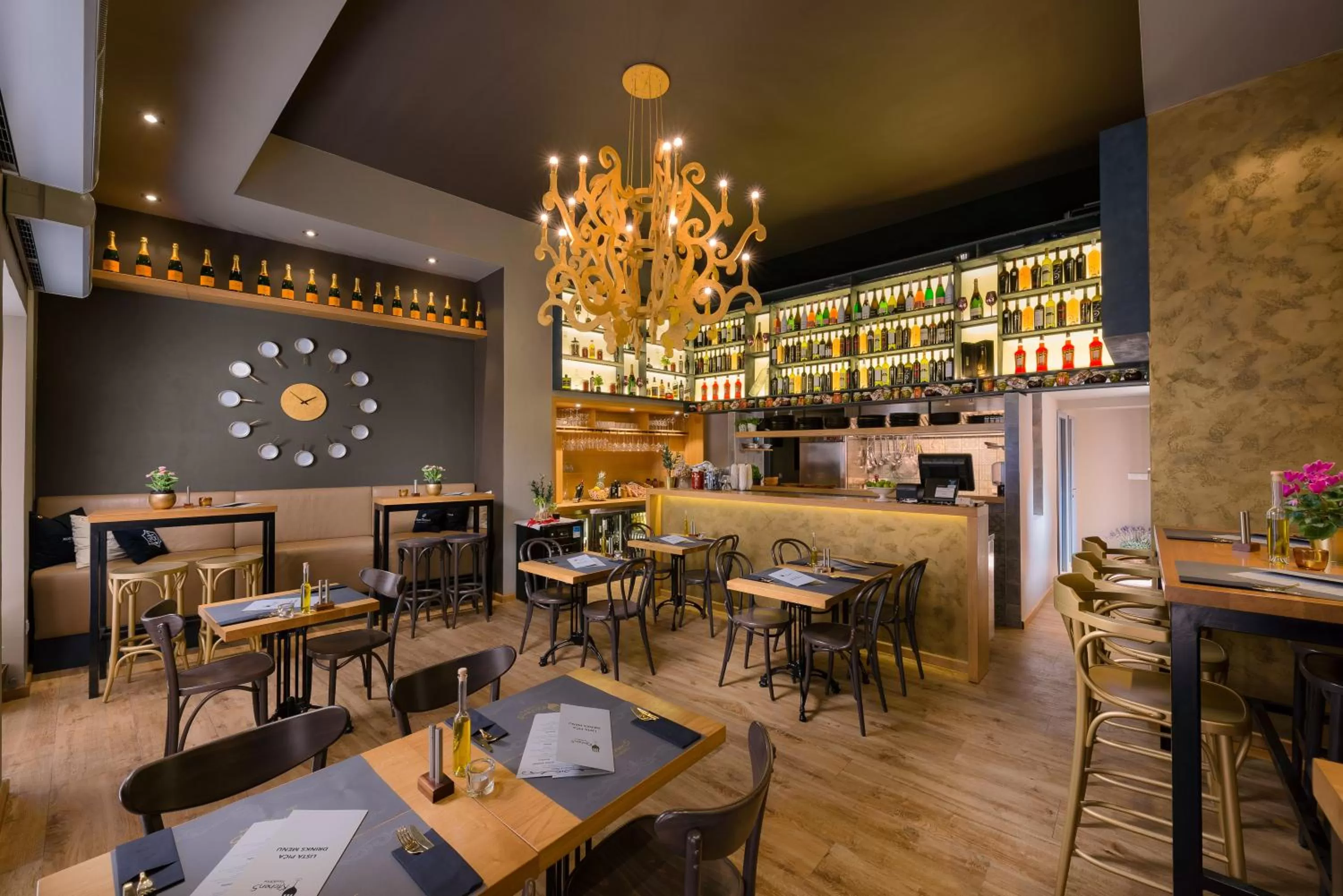 Restaurant/places to eat in Piazza Heritage Hotel