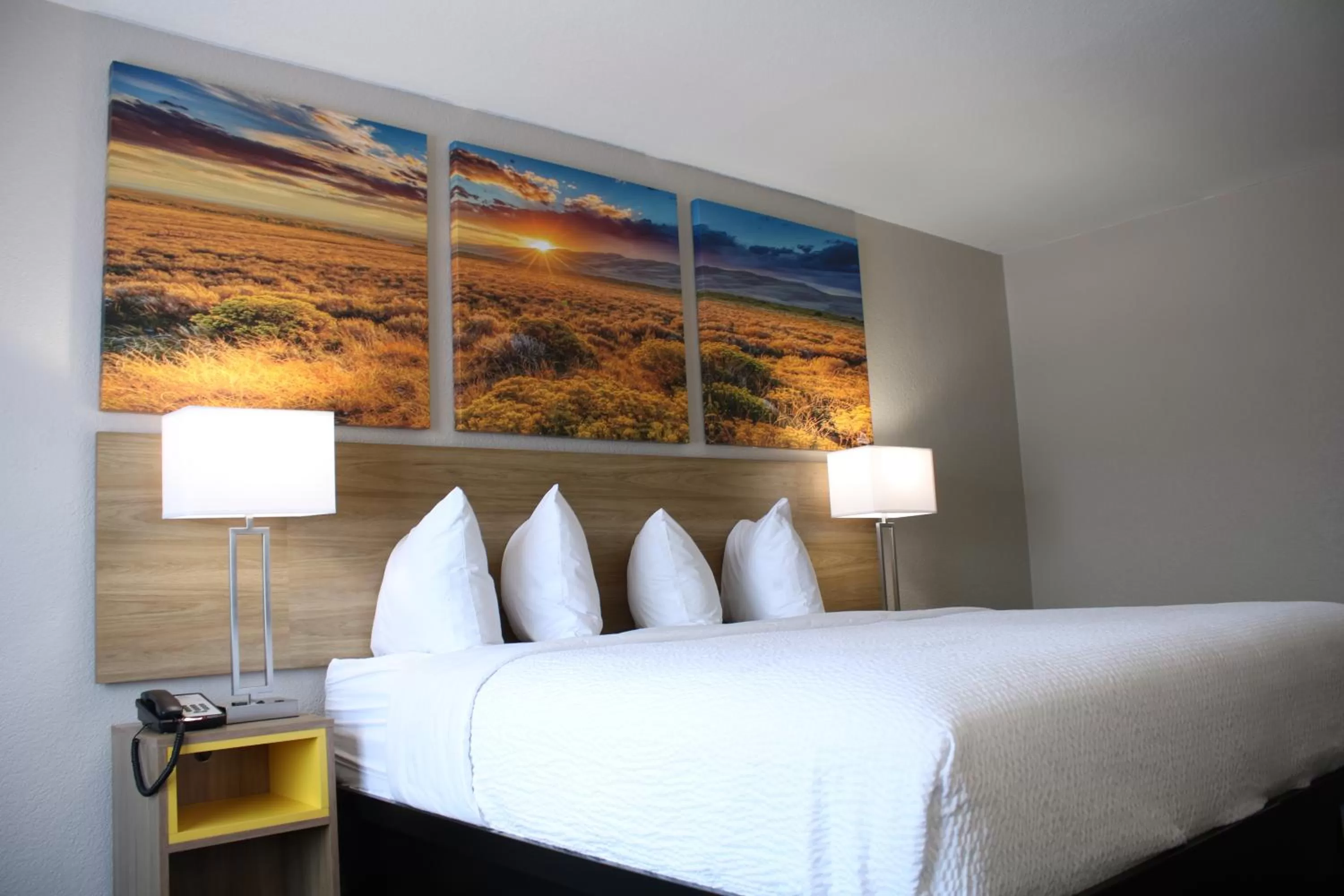 Bedroom, Bed in Days Inn by Wyndham Waco University Area