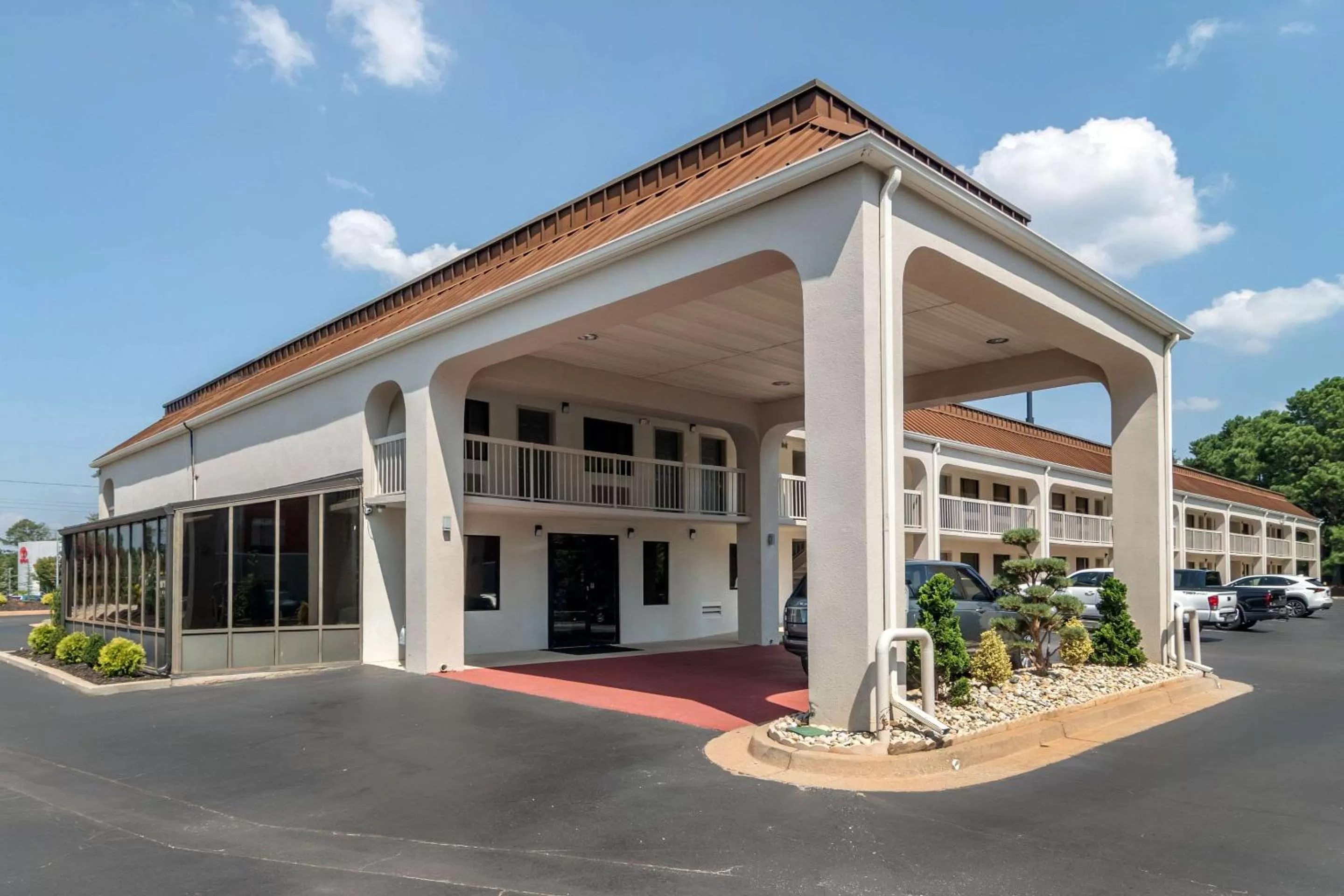 Property building in Quality Inn McDonough Atlanta South