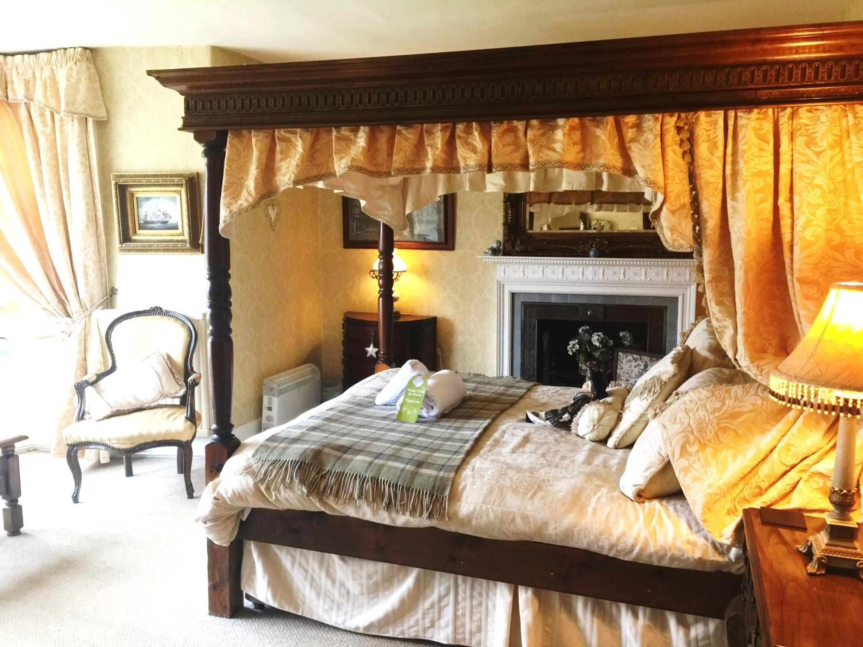 Photo of the whole room, Bed in Glyn Isa Country House B&B and self catering Lodge