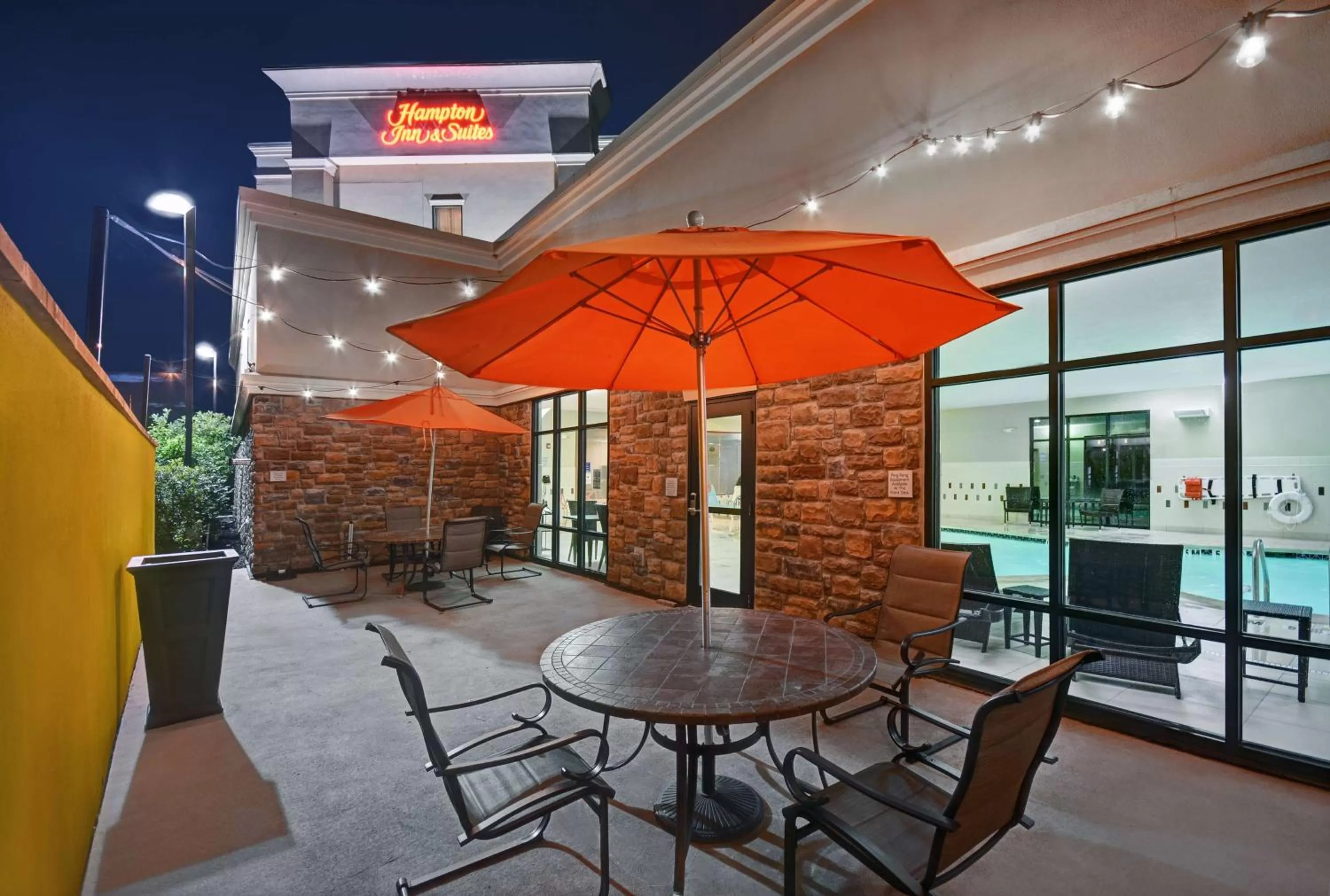 Property building in Hampton Inn and Suites Robbinsville