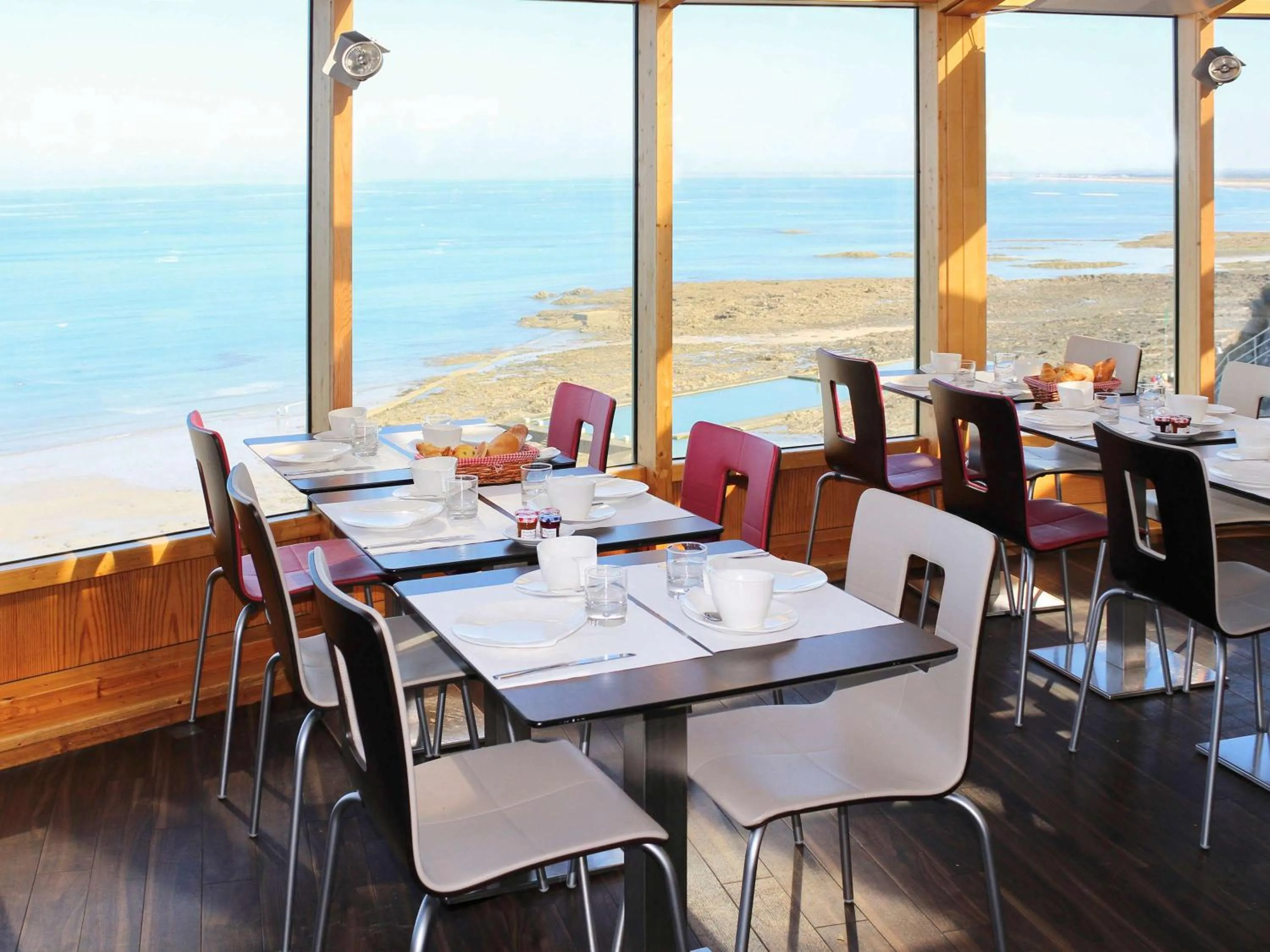 Restaurant/places to eat in Mercure Granville Le Grand Large