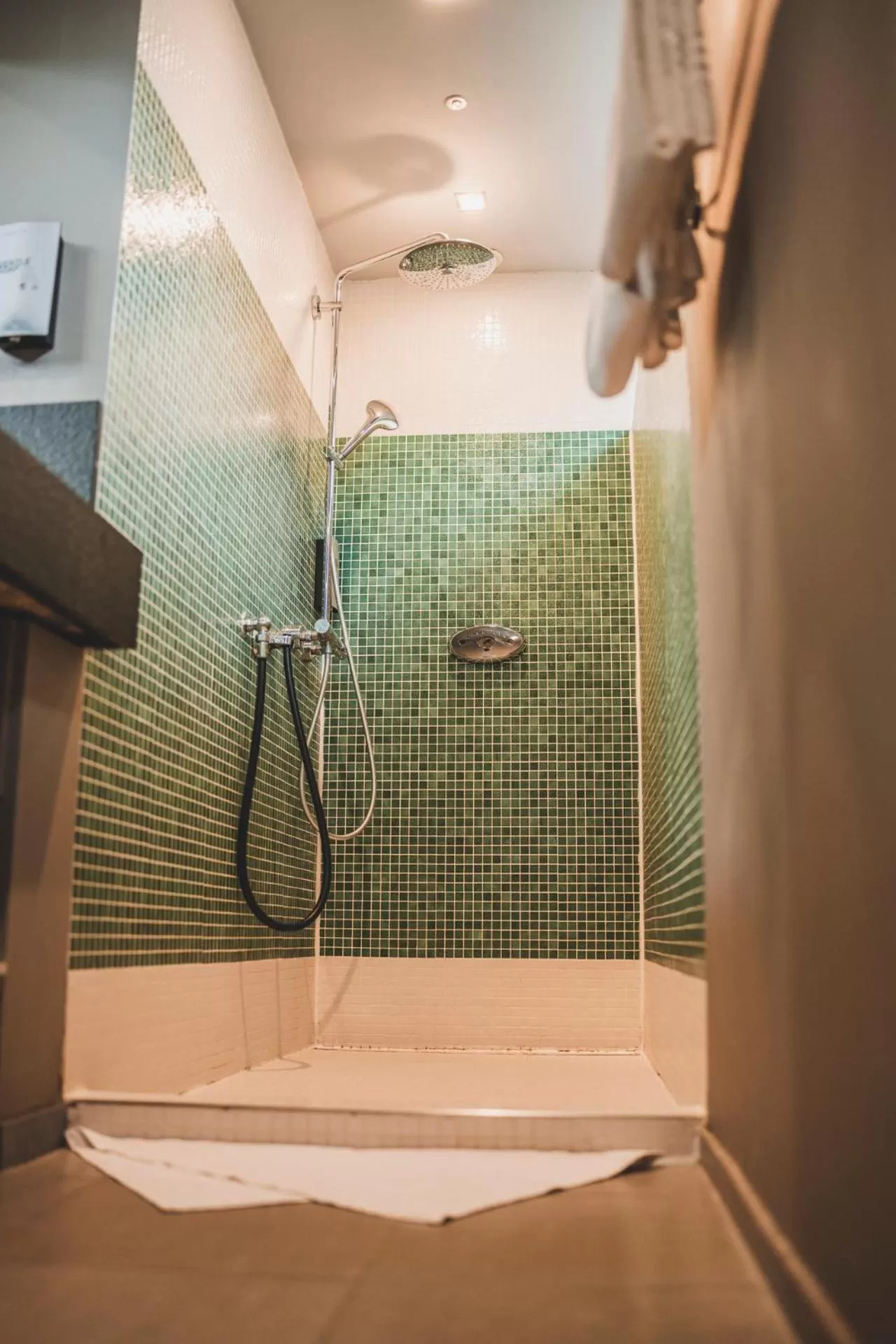 Shower in Mont-des-Pins