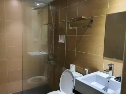 Toilet in Grandeur Hotel And Spa