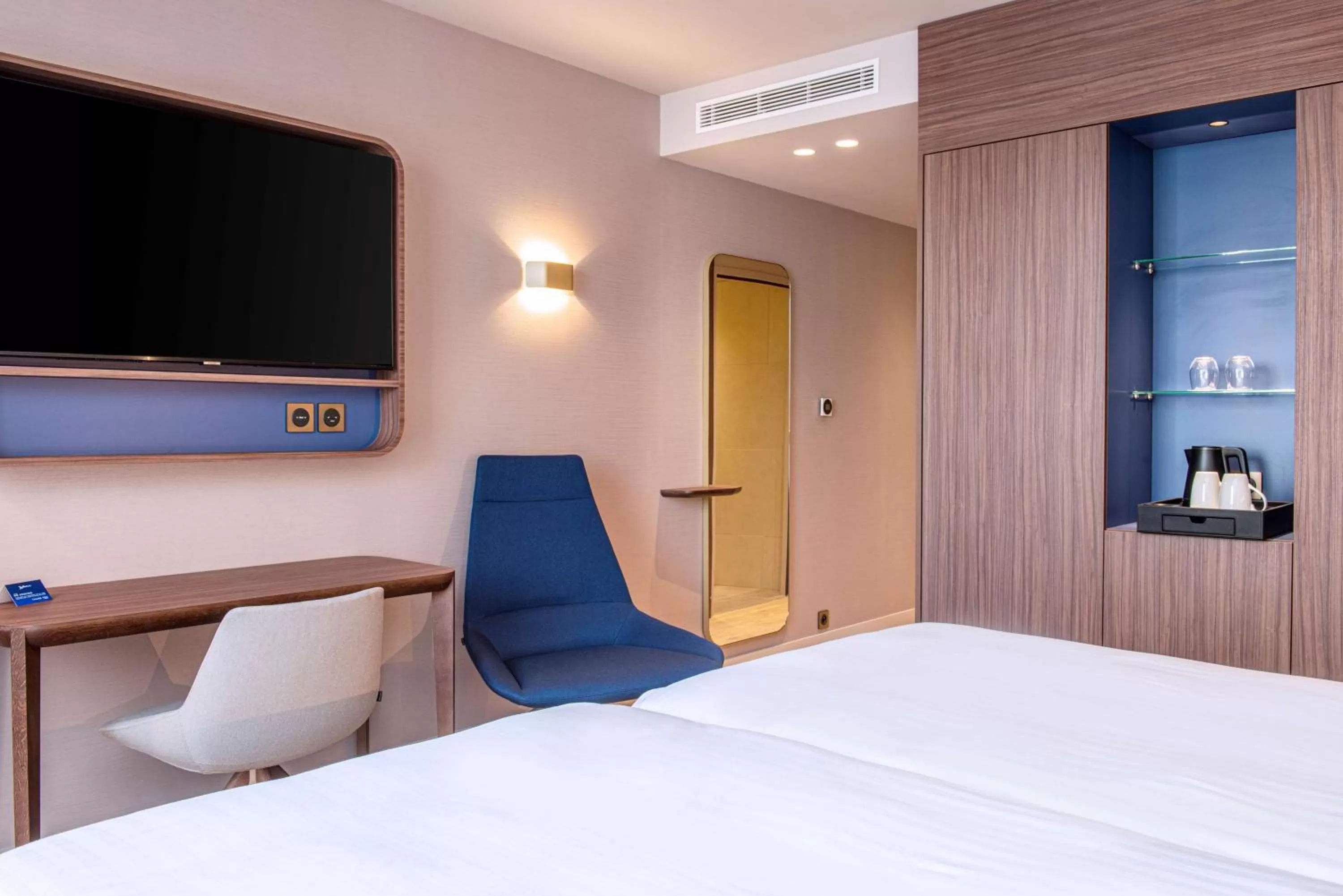 Photo of the whole room, Bed in Radisson Blu Hotel, Rouen Centre