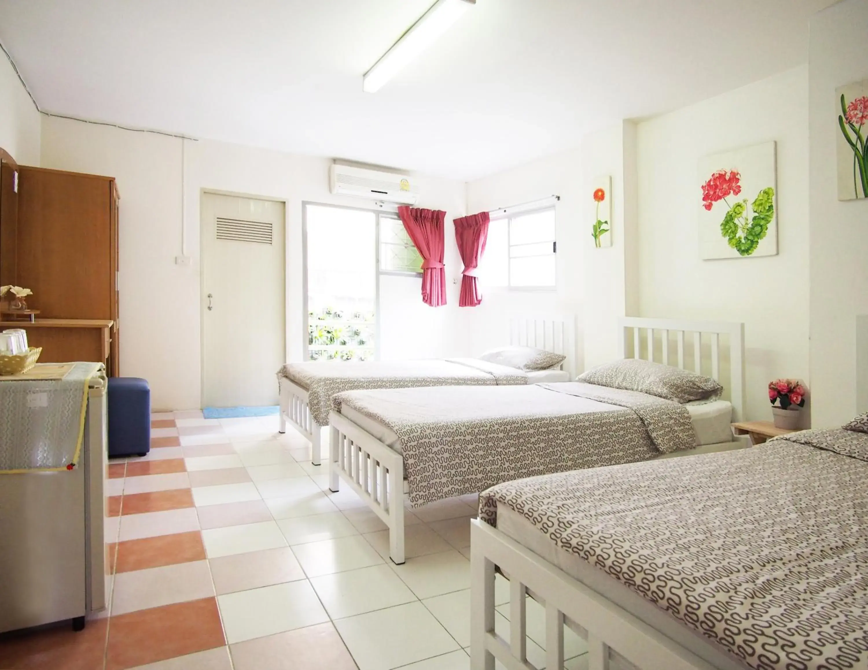 Triple Room in Thanapa Mansion (Donmuang Airport) Triple Room in Thanapa Mansion (Donmuang Airport)