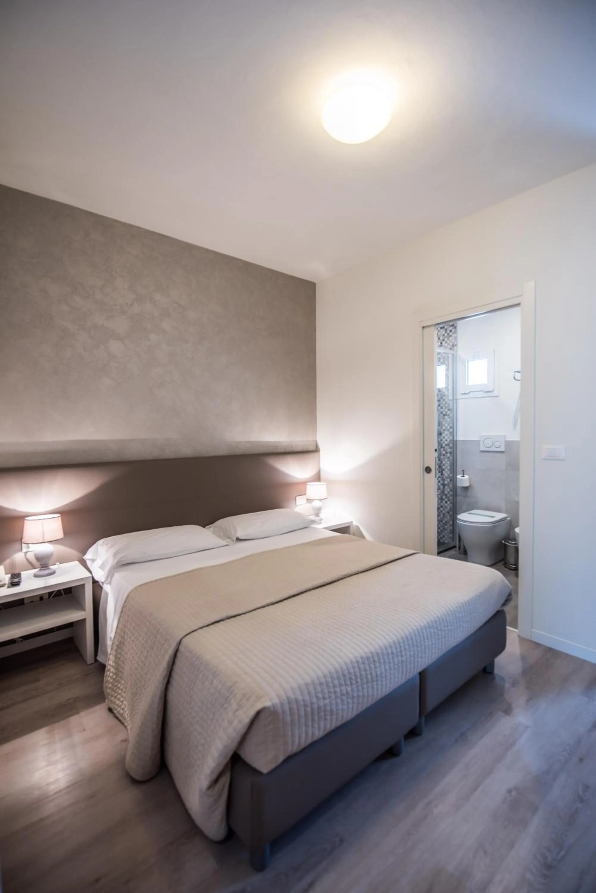 Bedroom, Bed in Hotel Touring