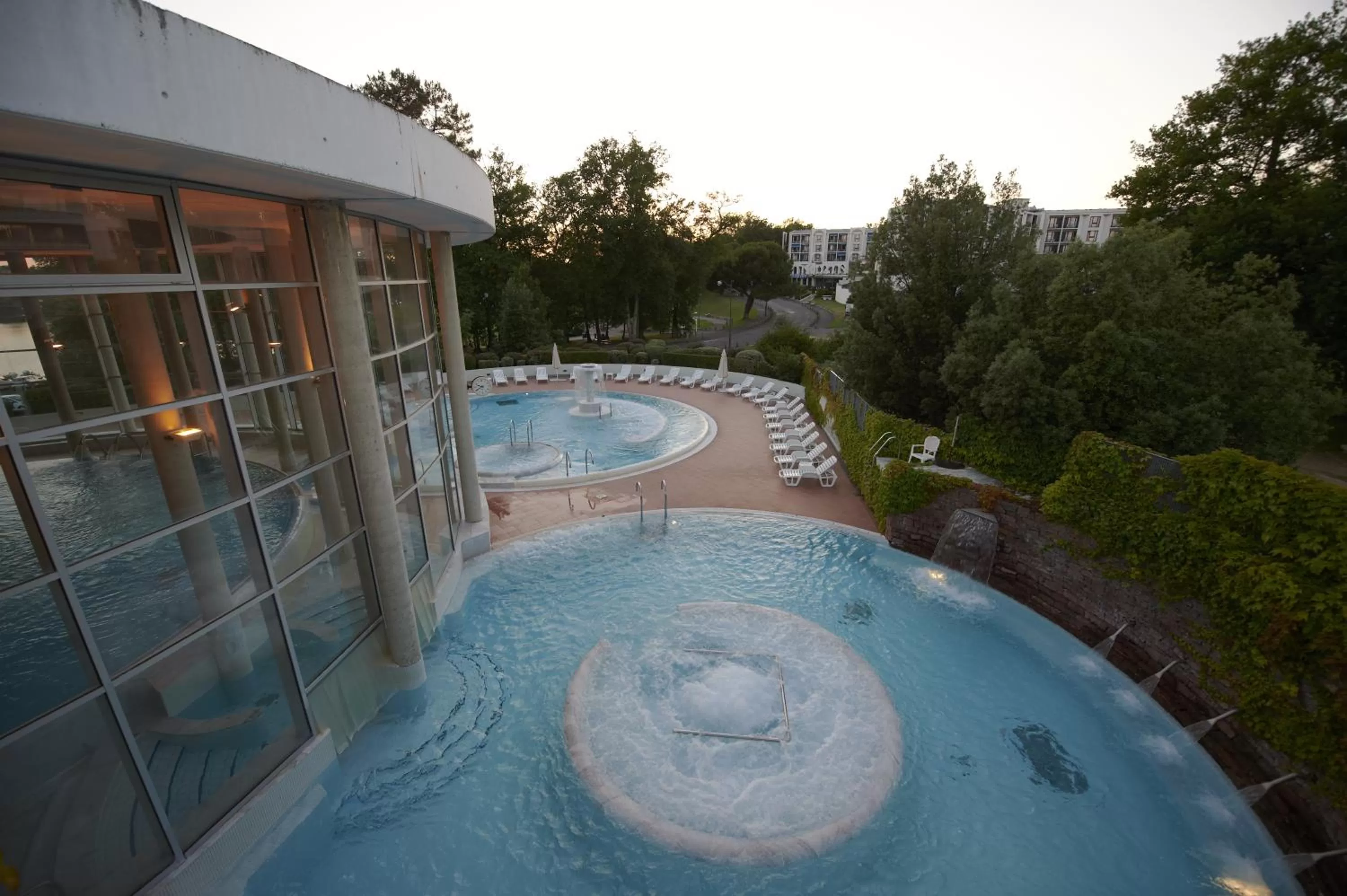 Pool view in Best Western Hotel Sourcéo