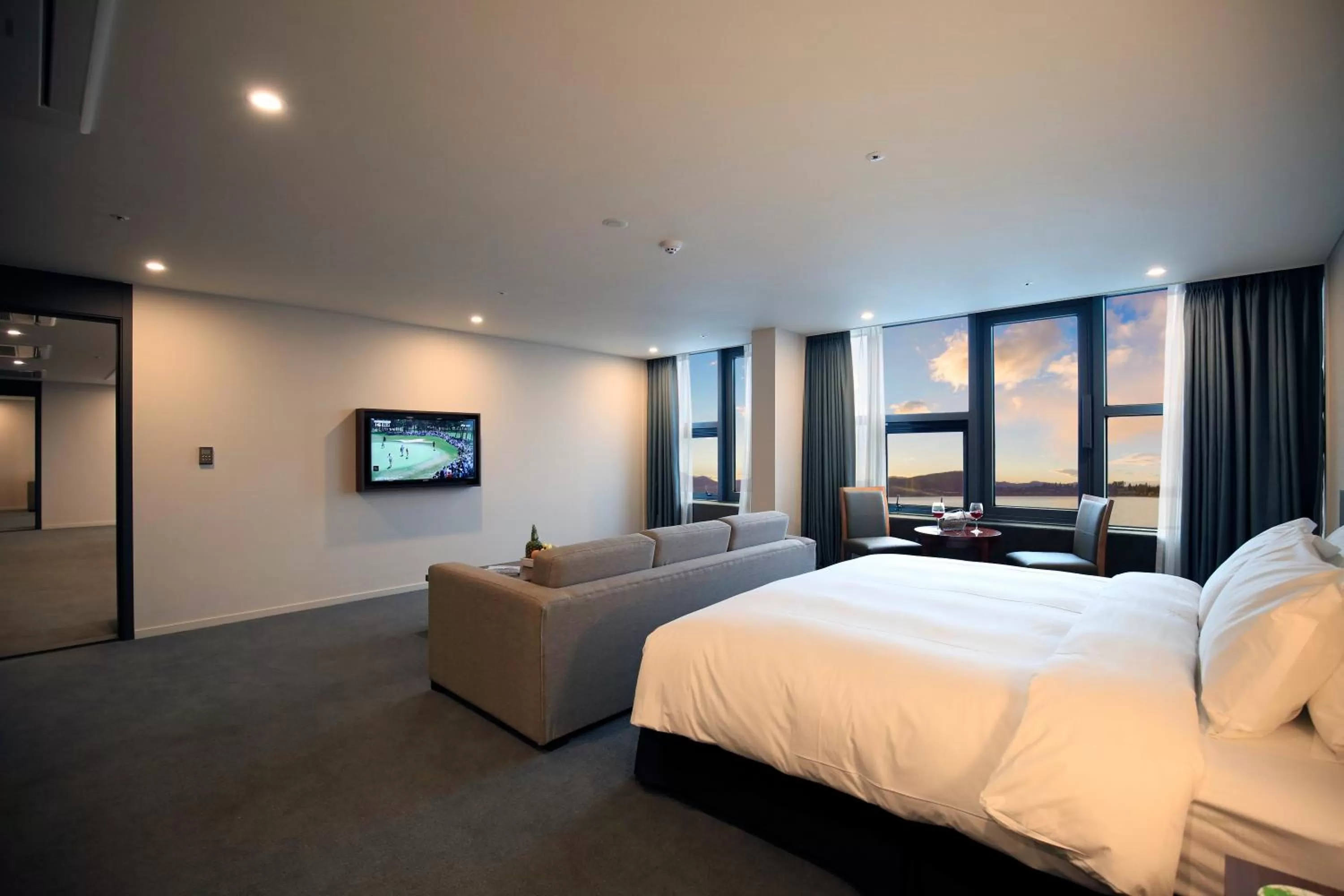 Living room, Bed in Best Western Jeju Hotel