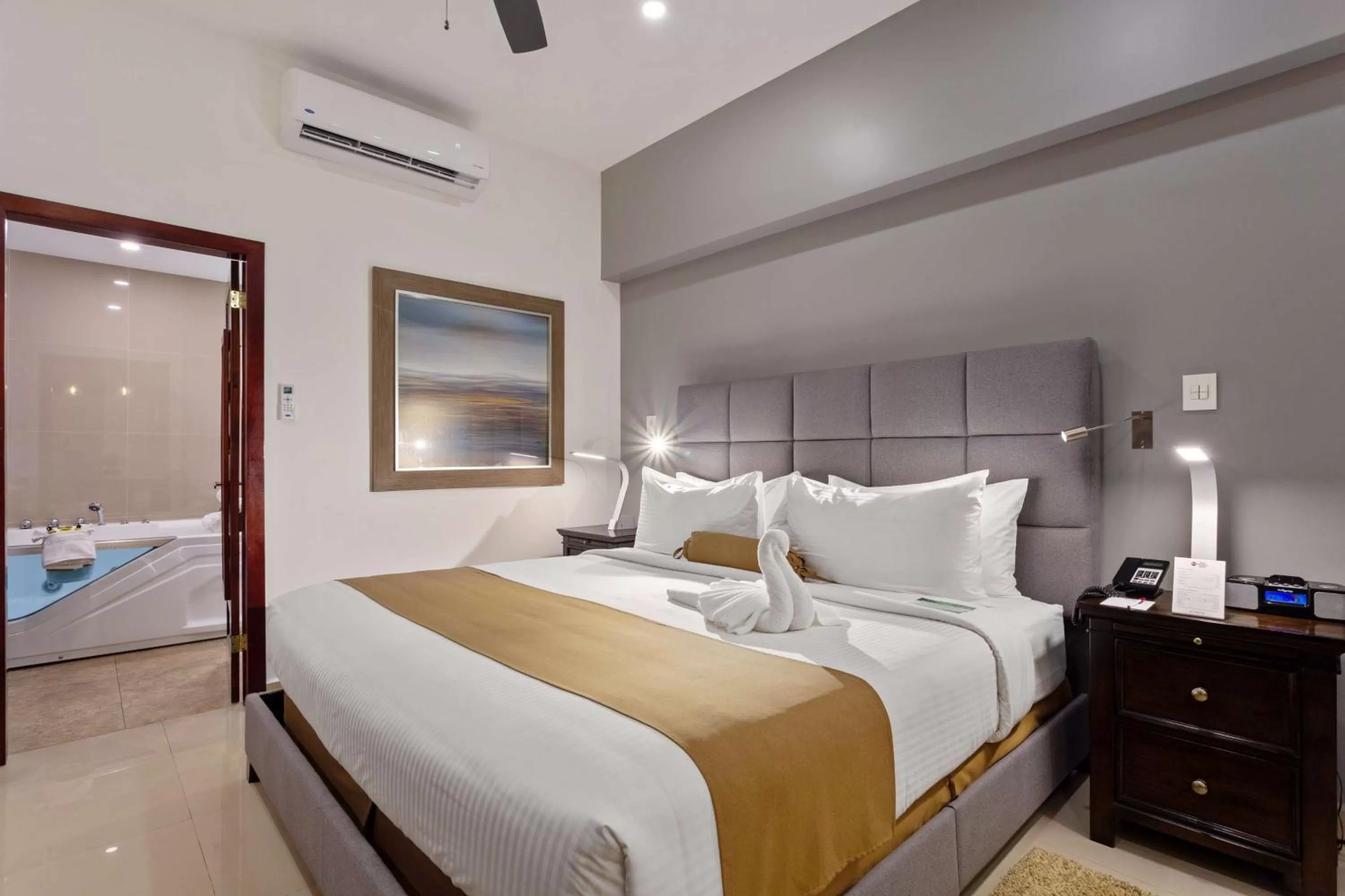 Bedroom, Bed in Best Western Plus Belize Biltmore Plaza