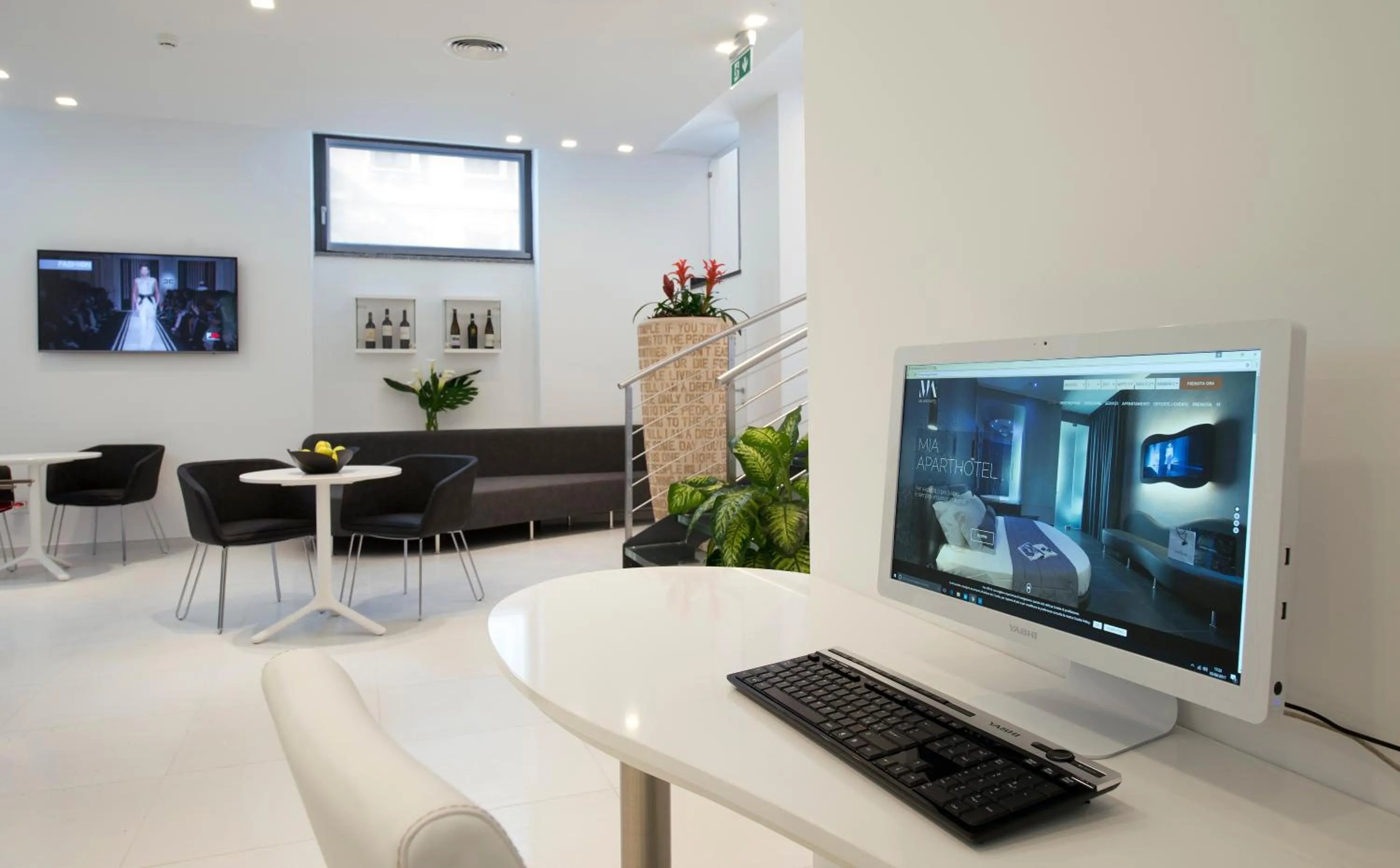 TV and multimedia in Gatto Bianco Mia Aparthotel