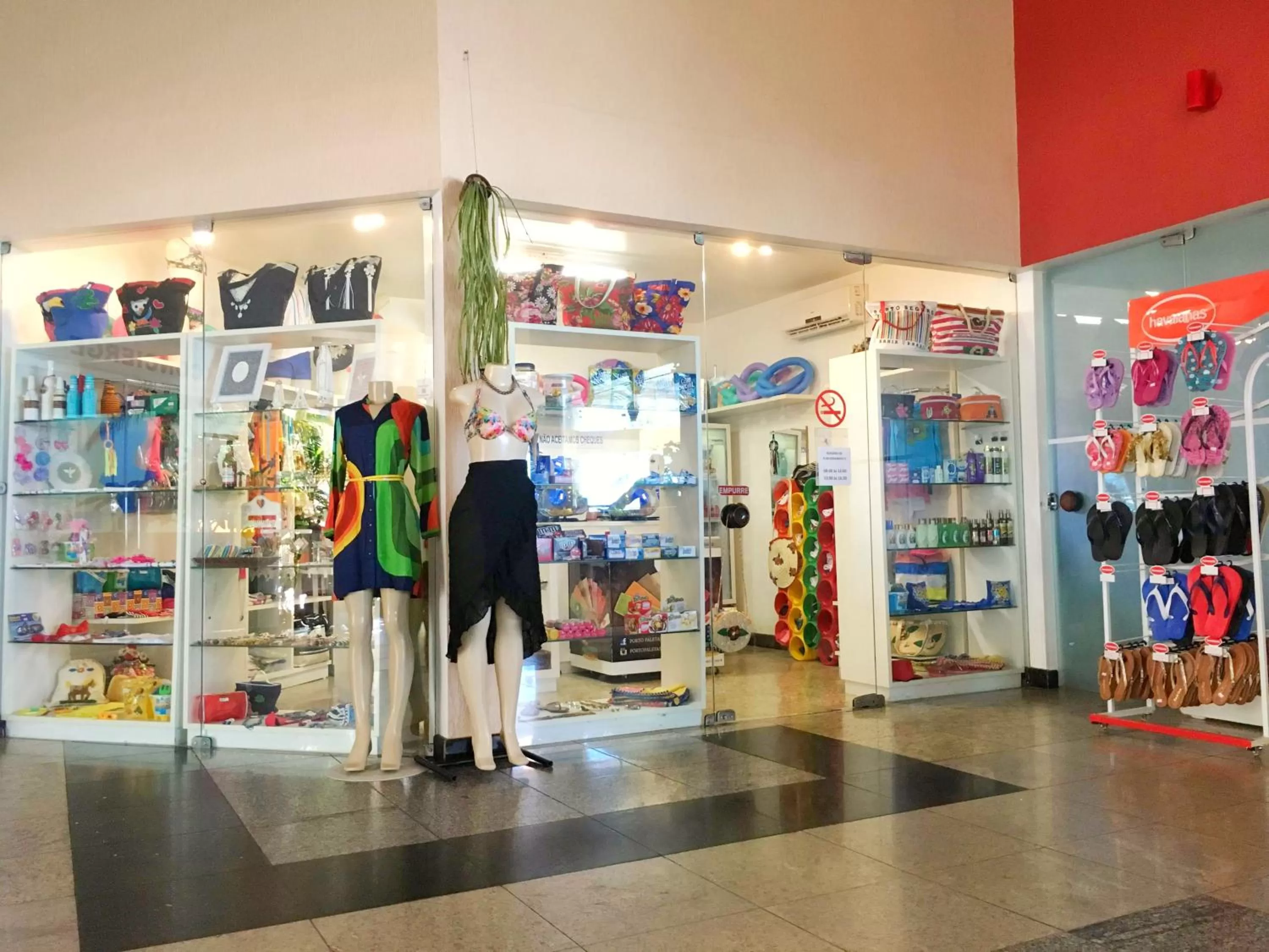 On-site shops in Brisa da Praia Park Hotel
