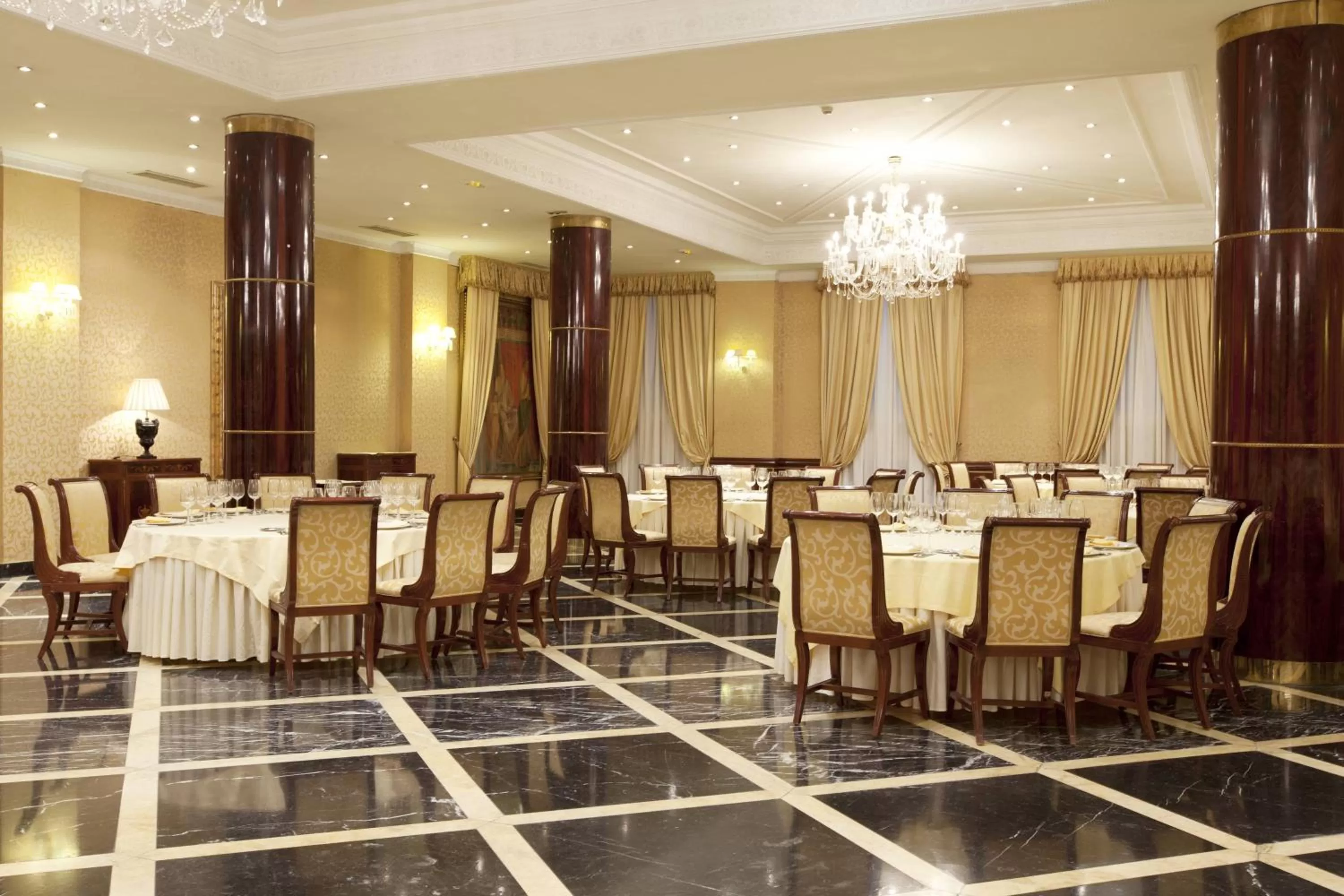Restaurant/places to eat in Hotel Alameda Palace