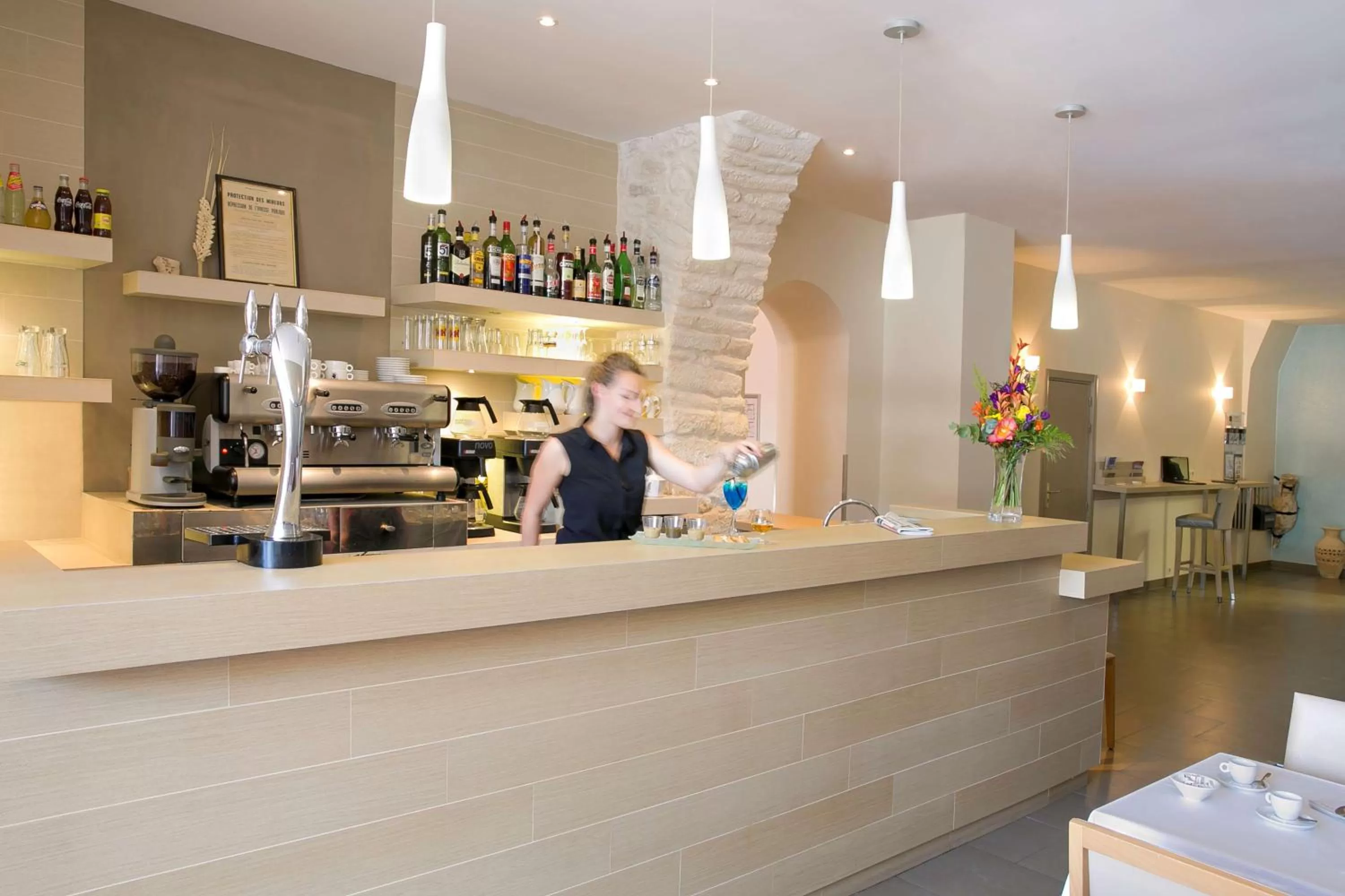 Lounge or bar in Best Western Hotel du Roy d'Aragon