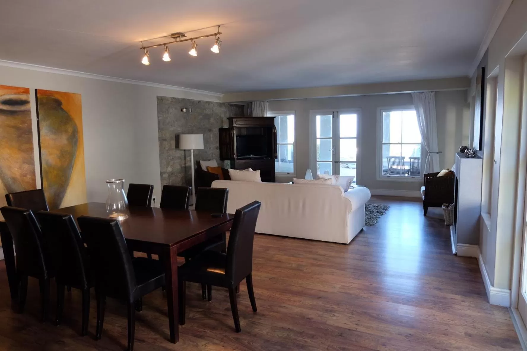 TV and multimedia in 11 WESTCLIFF RENTALS