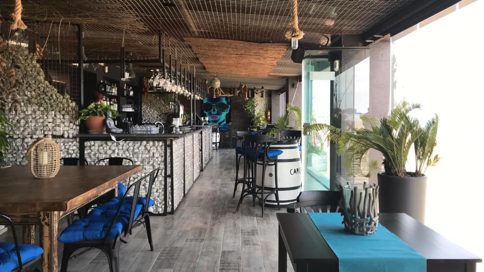 Restaurant/places to eat in Lloyds Beach Club